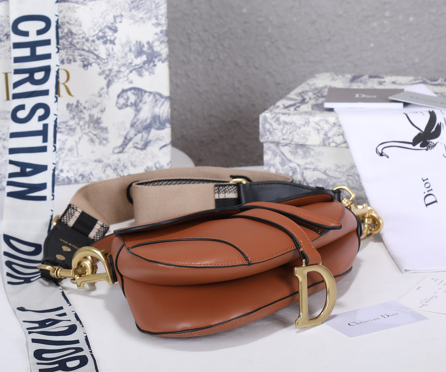 5D11BDE Stylish leather bag
