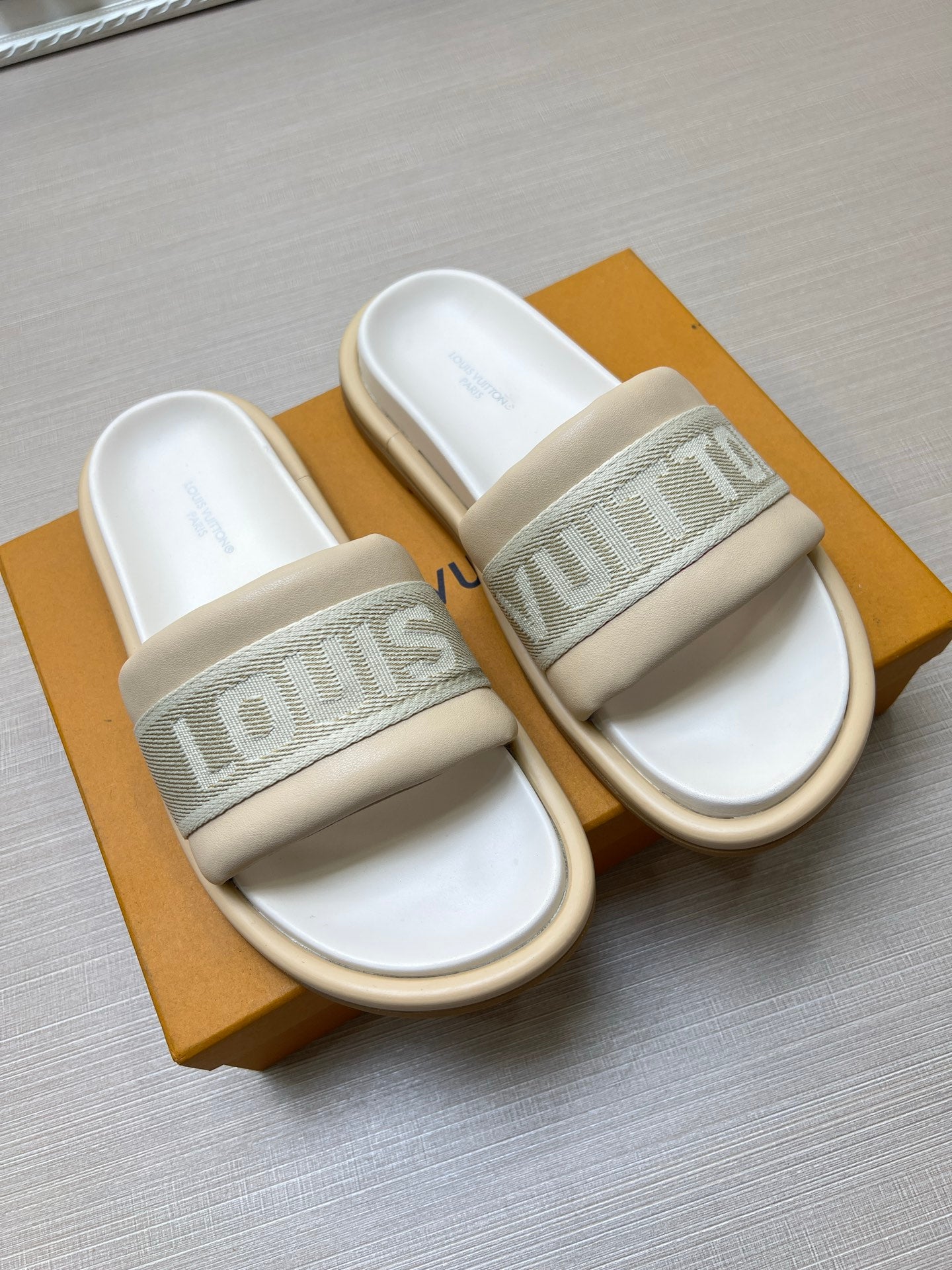 535ZE299ZDE Stylish Slippers