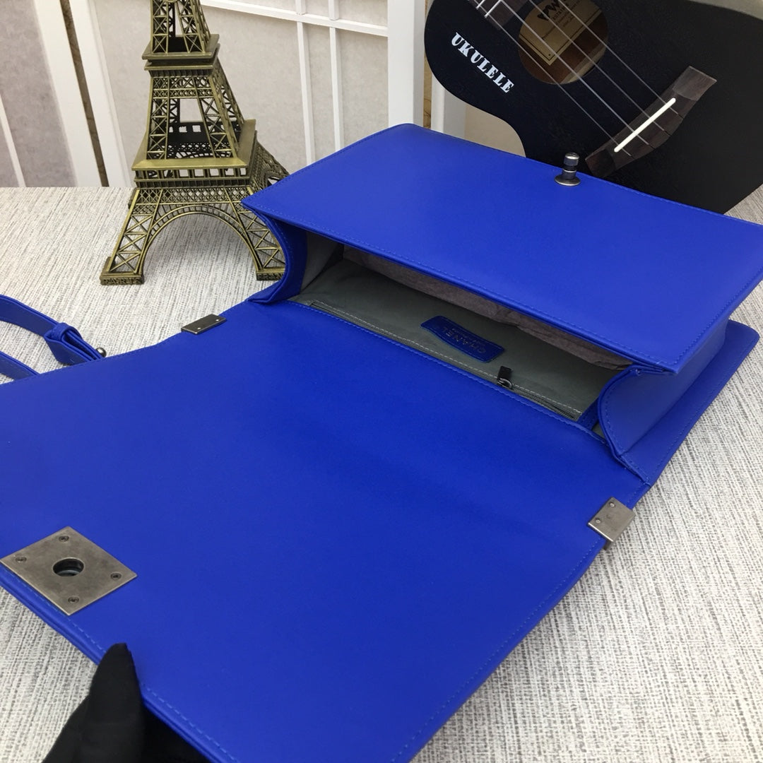 5C60BDE Stylish leather bag