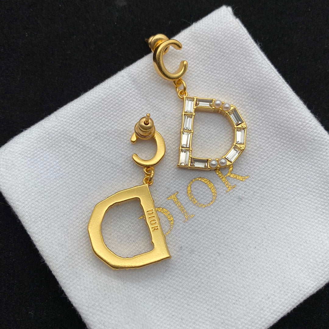1YD430EDE Stylish Earrings