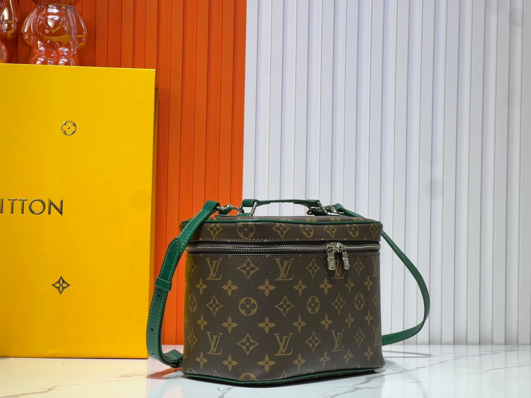 15XE10BDE Stylish leather bag