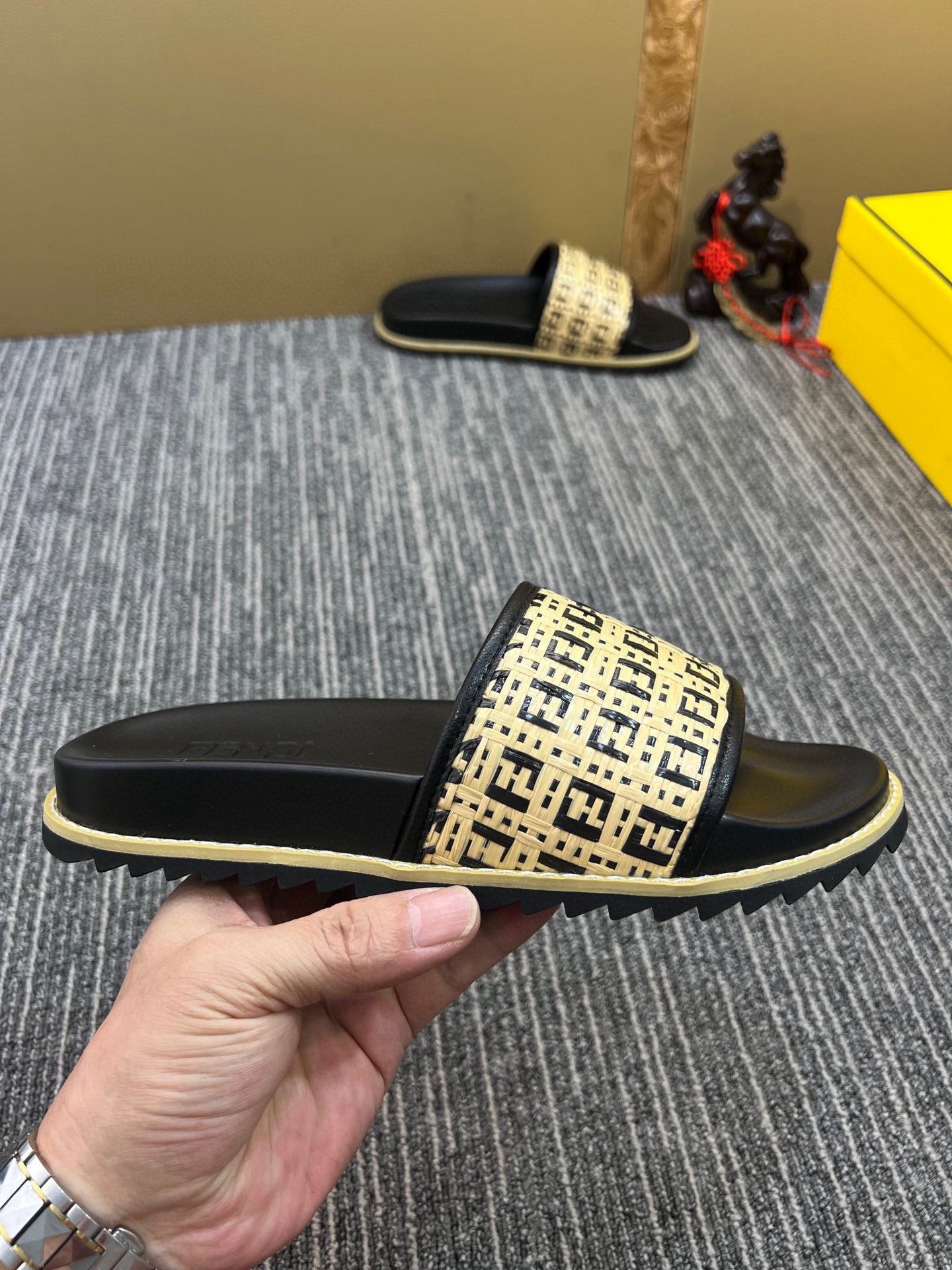 5XF104ZDE Stylish Slippers