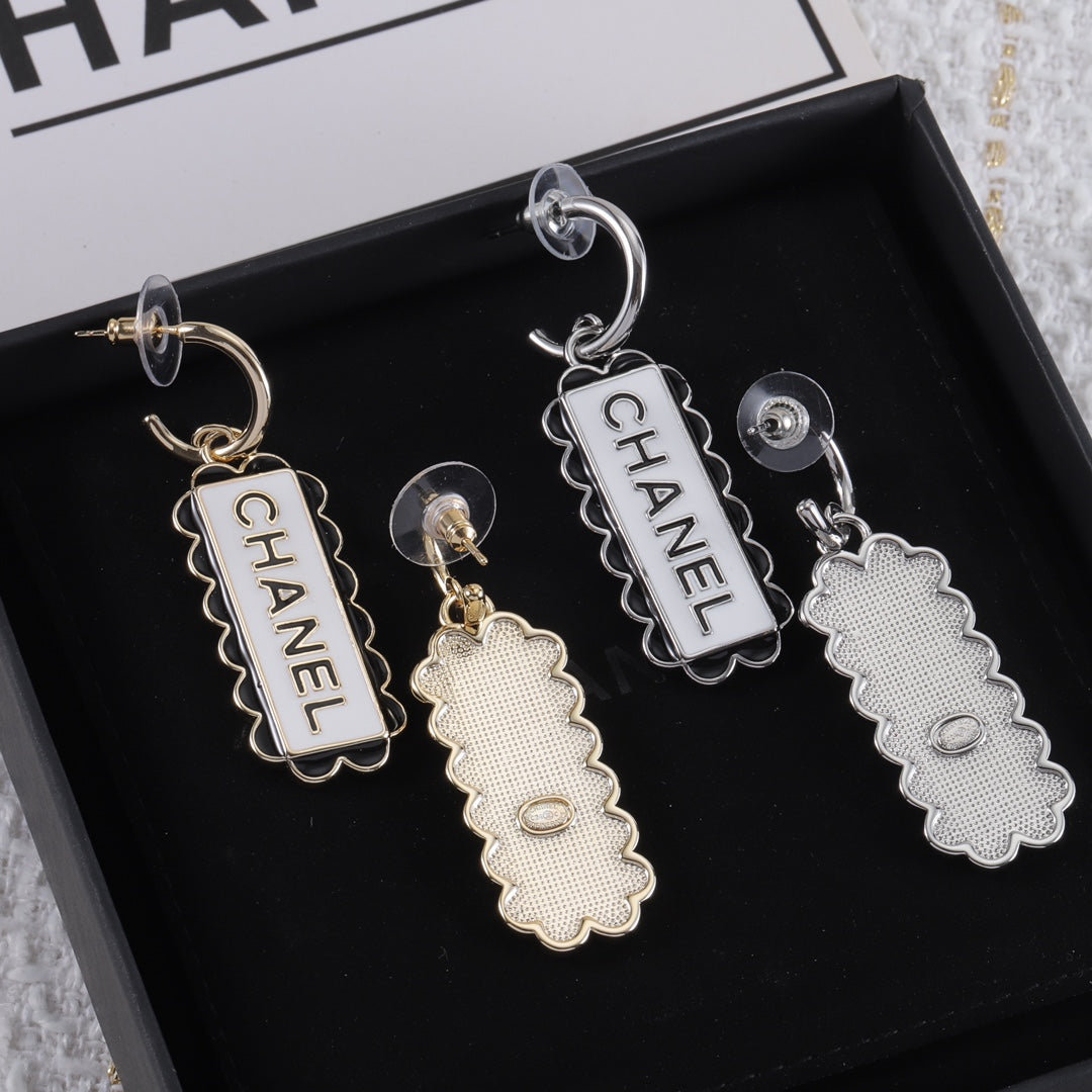 14C1091EDE Stylish Earrings