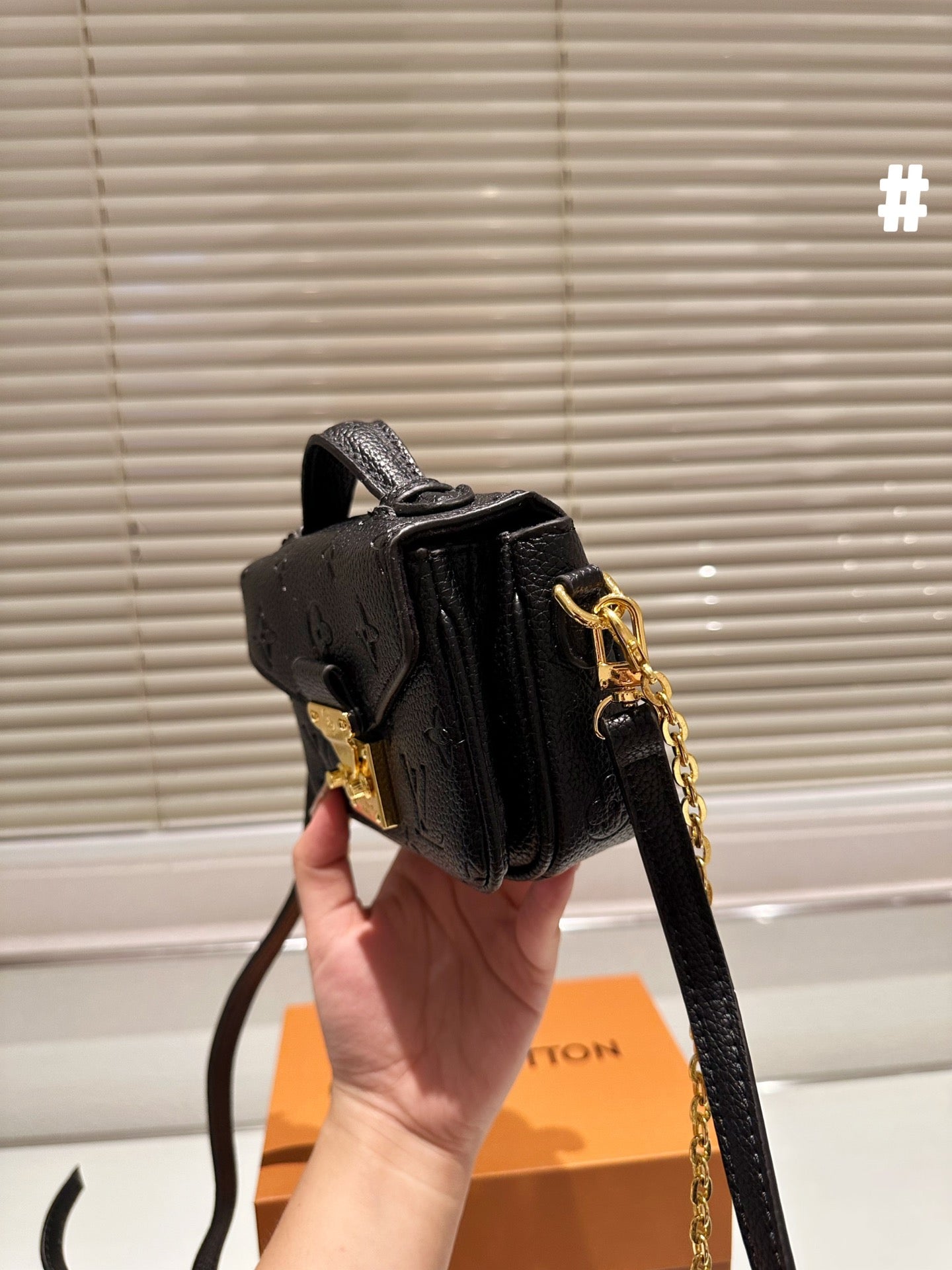 6XE15BDE Stylish leather bag