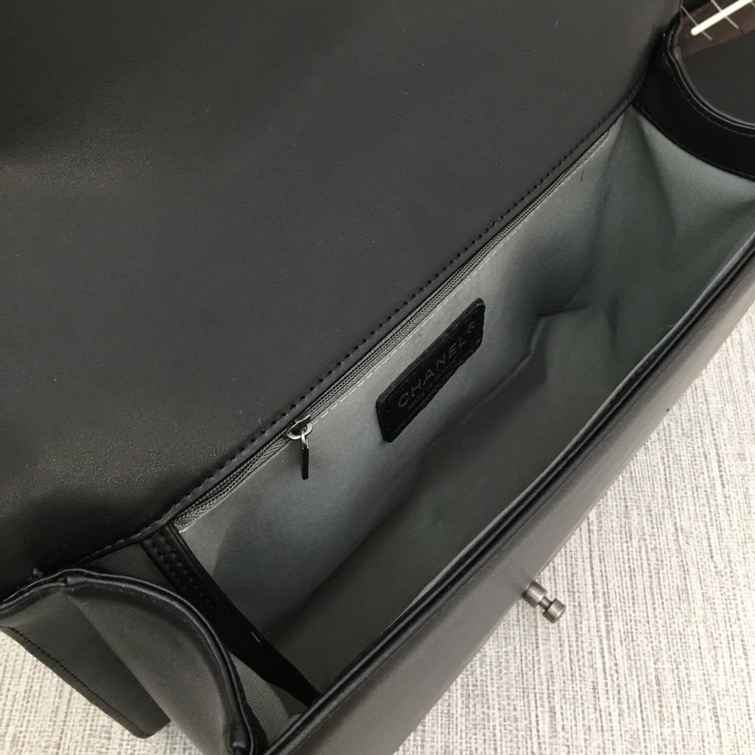 5C60BDE Stylish leather bag