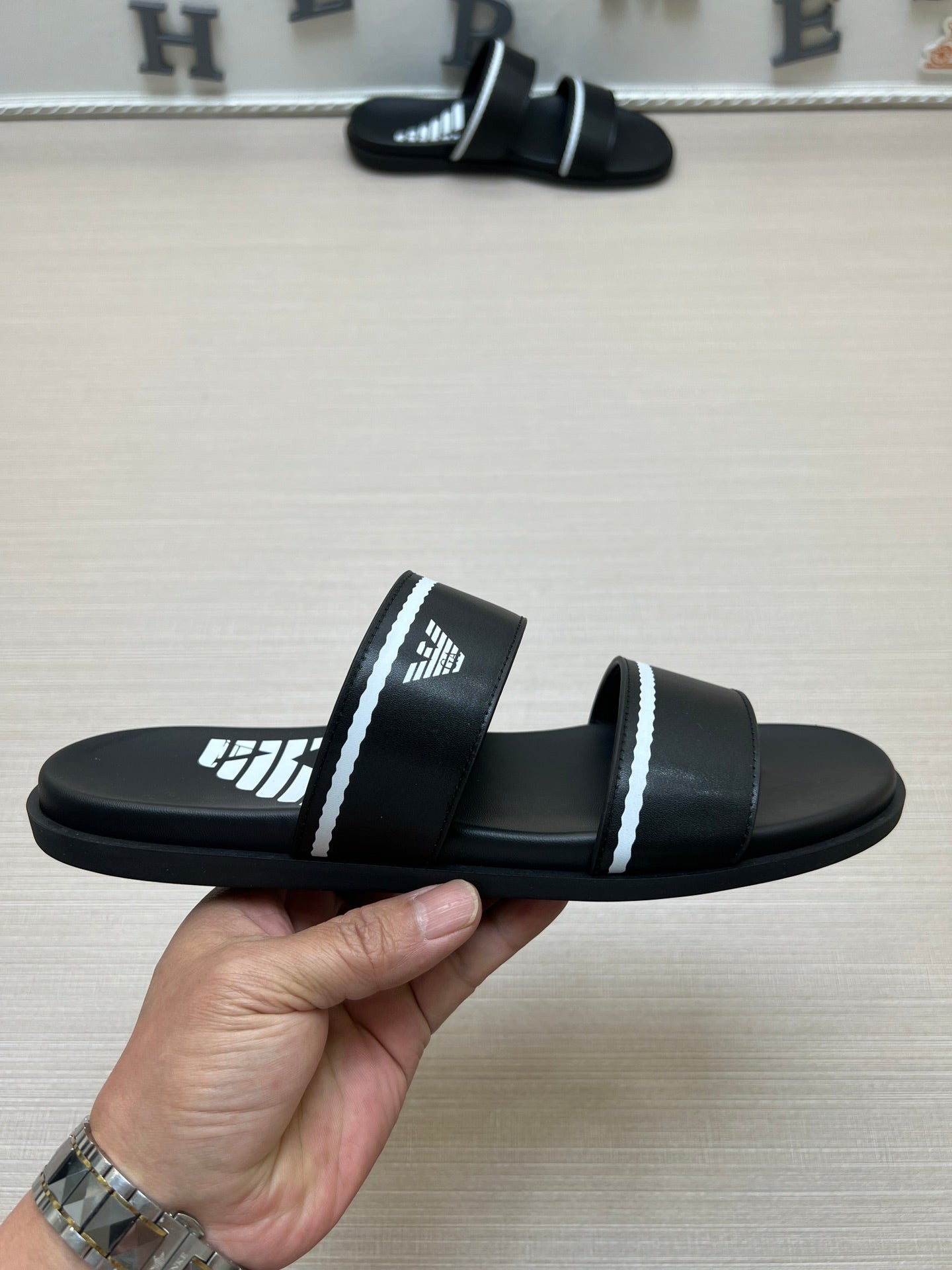 54A102ZDE Stylish slippers