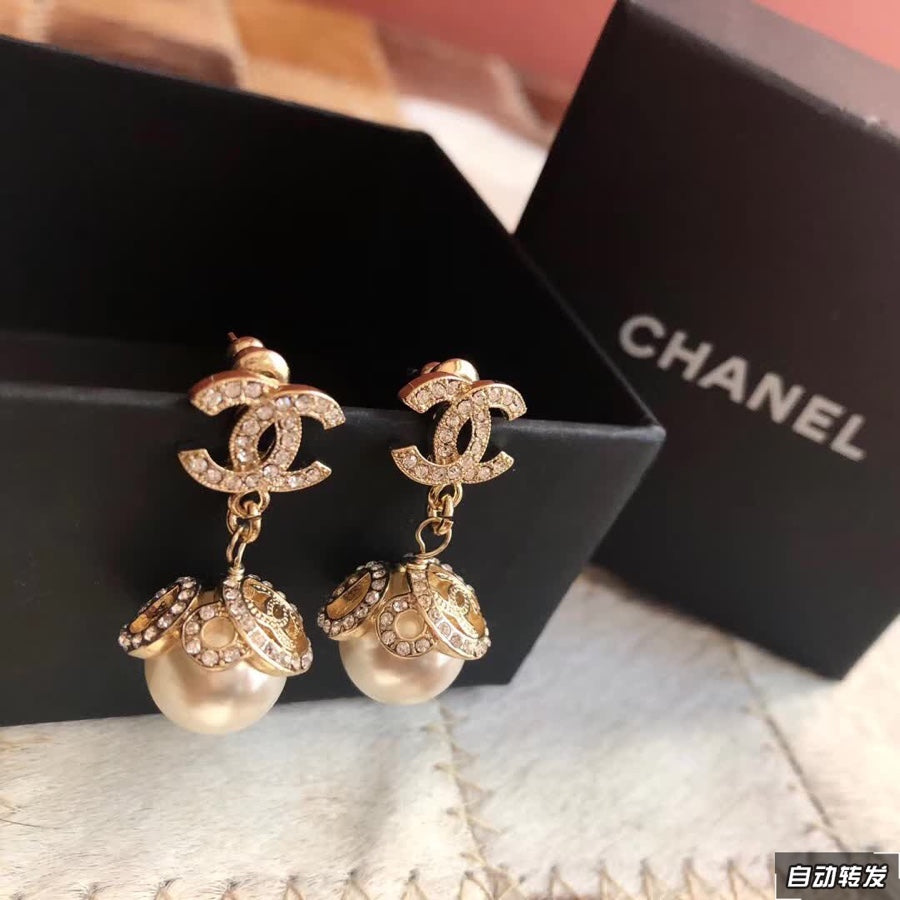 1NC42EDE Stylish Earrings