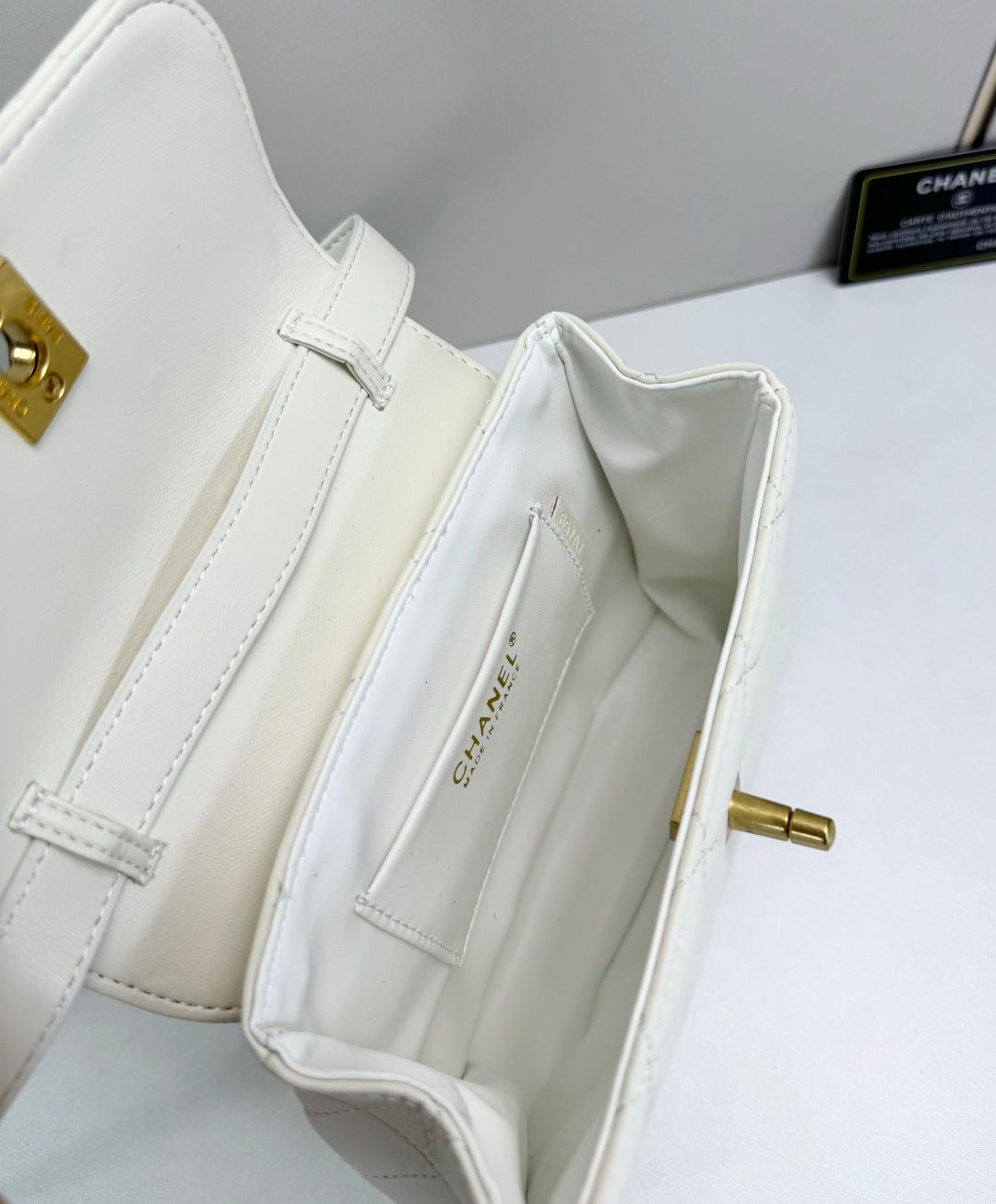 15RC63BDE Stylish leather bag