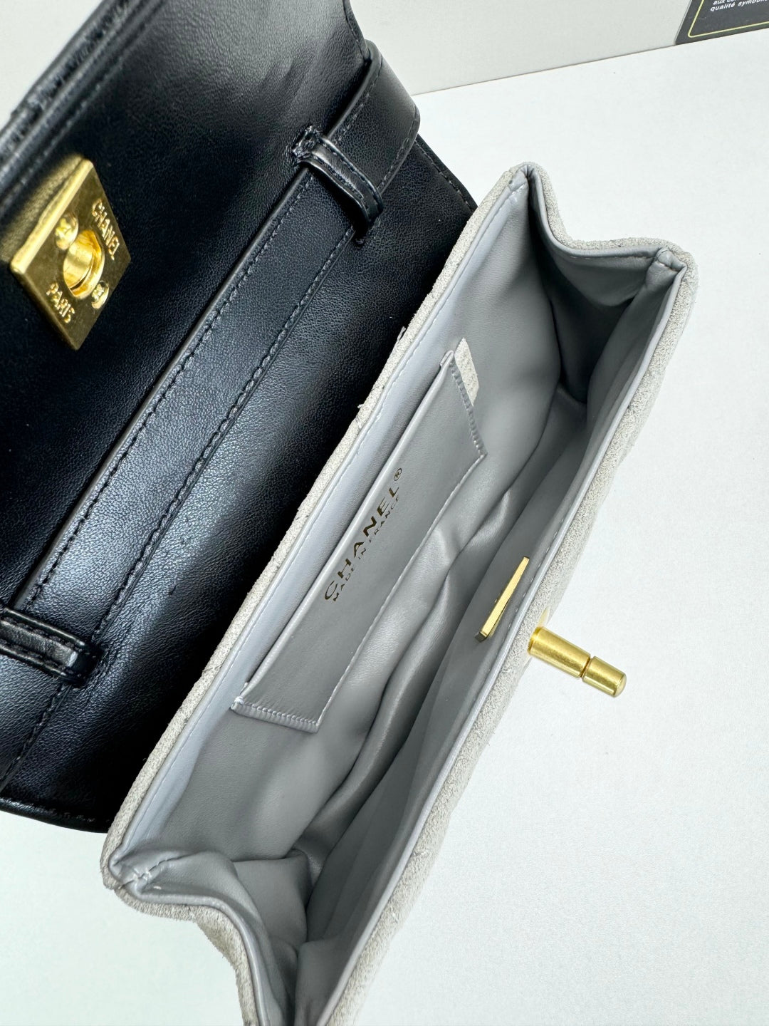15RC61BDE Stylish leather bag