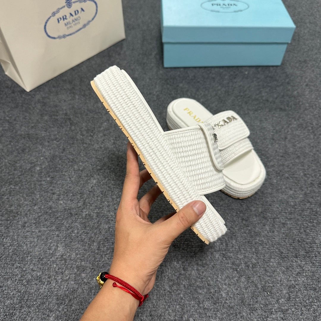 14PD24ZDE Stylish slippers