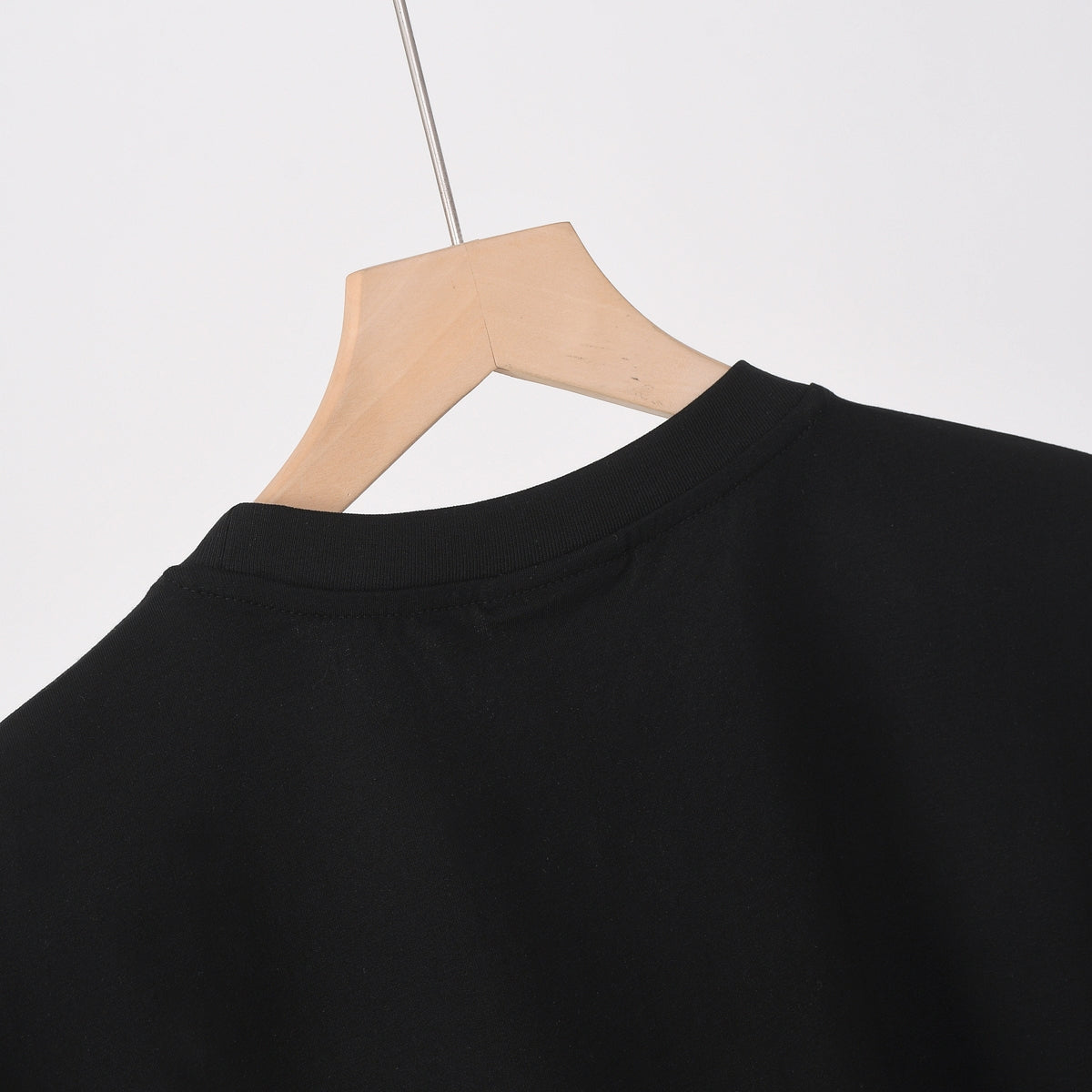 125WA46UDE Stylish T-shirts