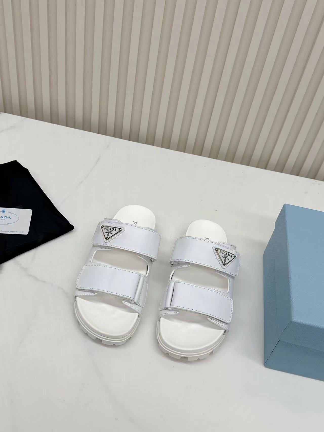 14PD26ZDE Stylish sandals