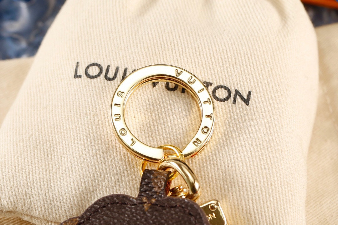 3RE14ADE Stylish key closure