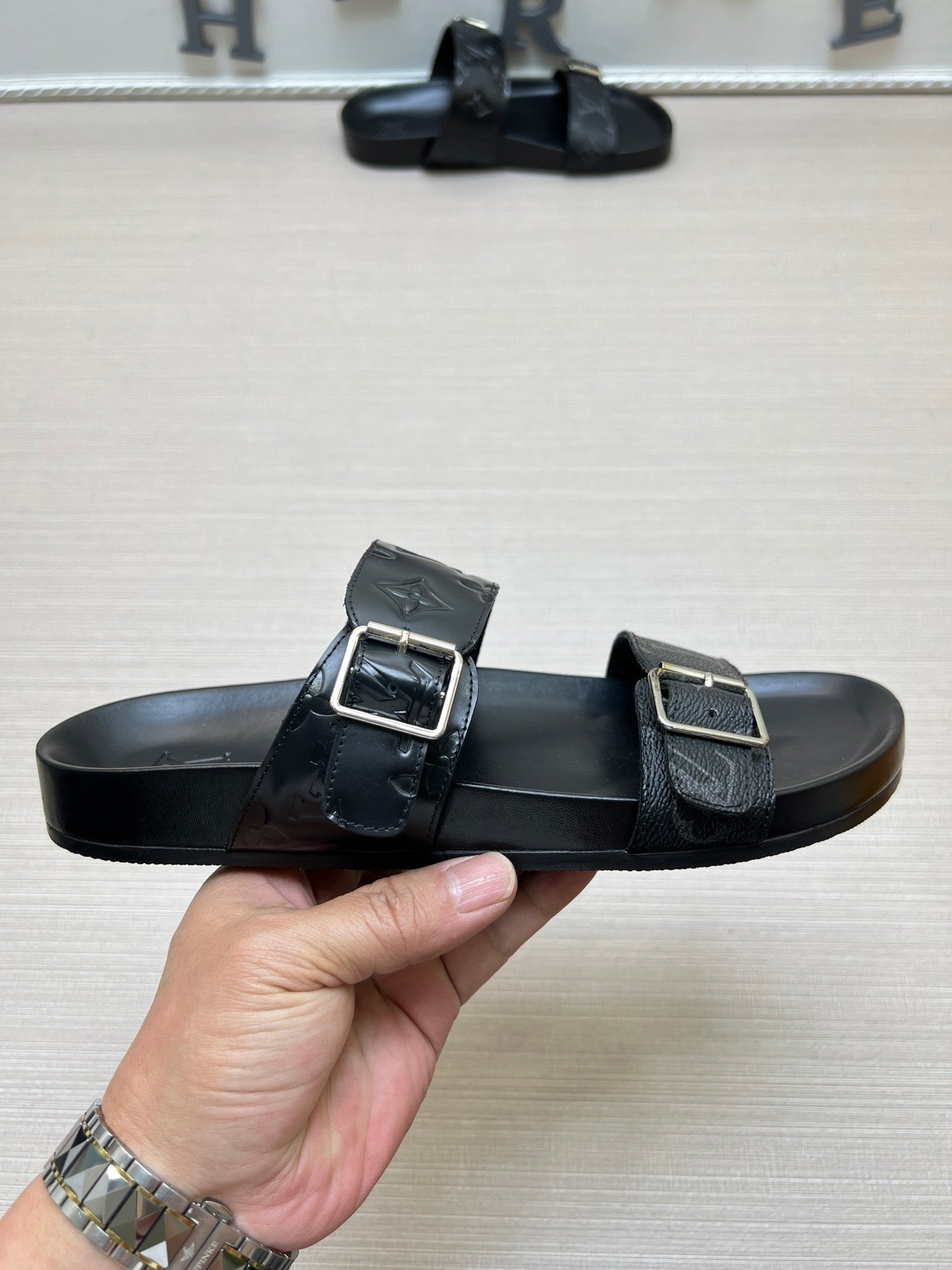 54E87ZDE Stylish slippers