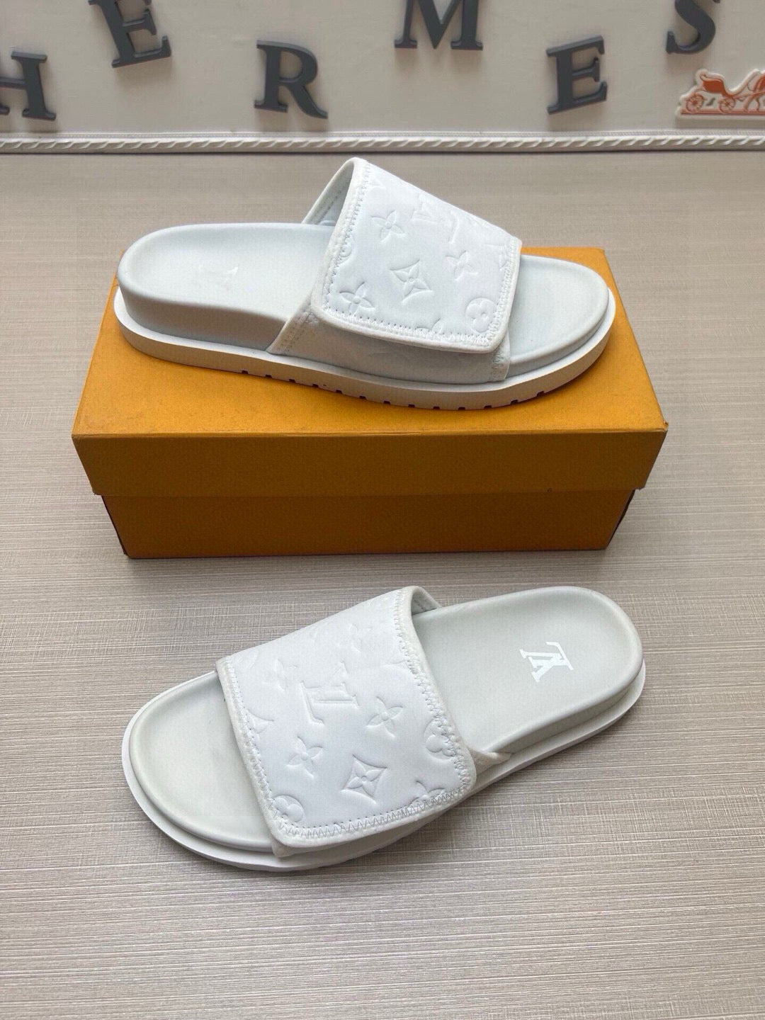 5QE5ZDE Stylish Slippers
