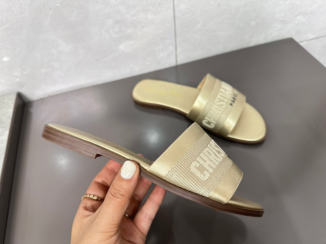 14D32ZDE Stylish slippers