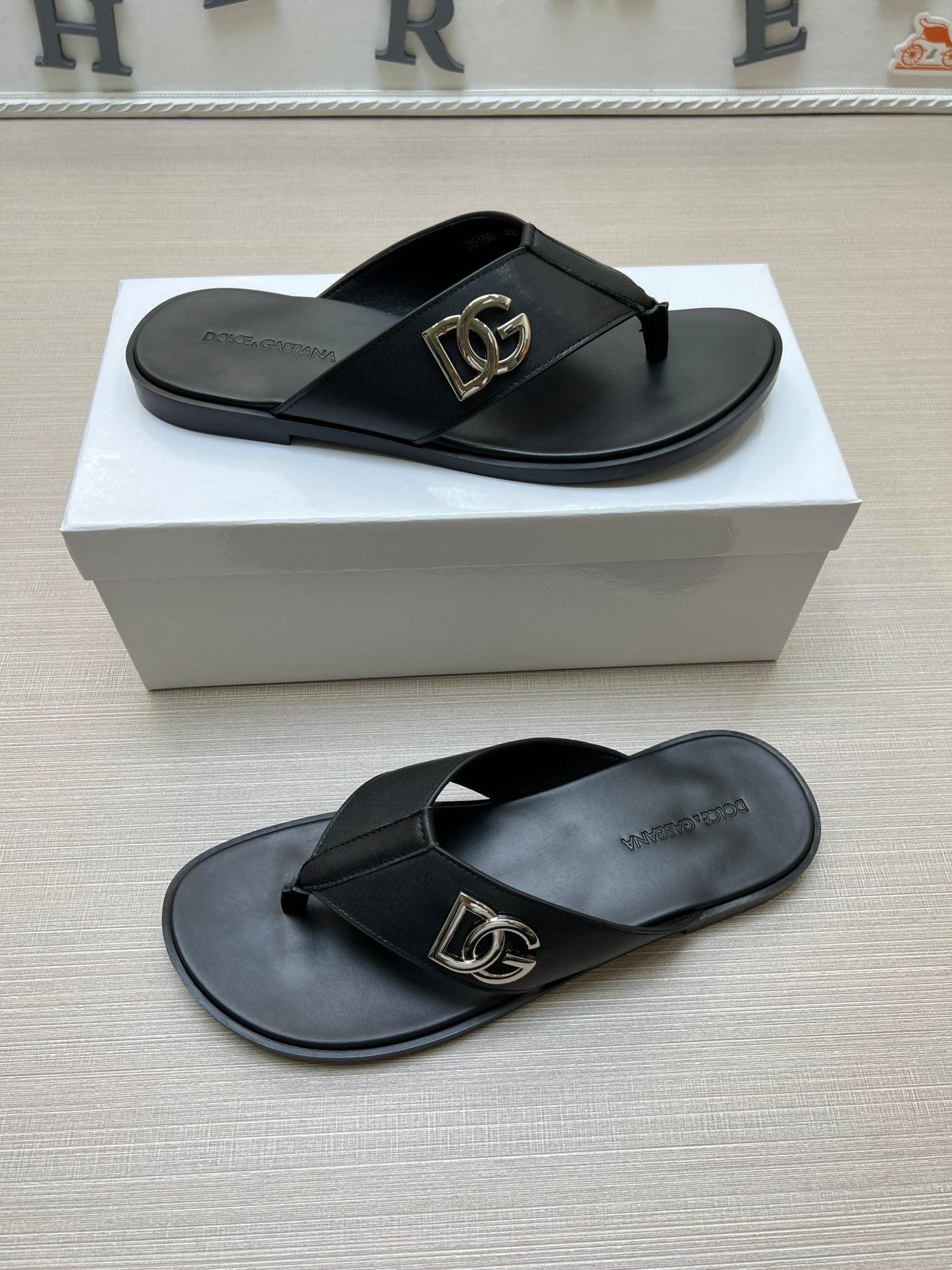 54A93ZDE Stylish slippers