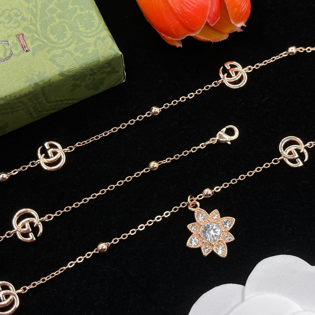 175RB27XDE Stylish Necklaces .