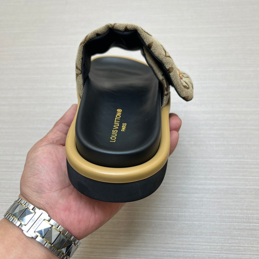 54E100ZDE Stylish slippers Sole thickness 5cm