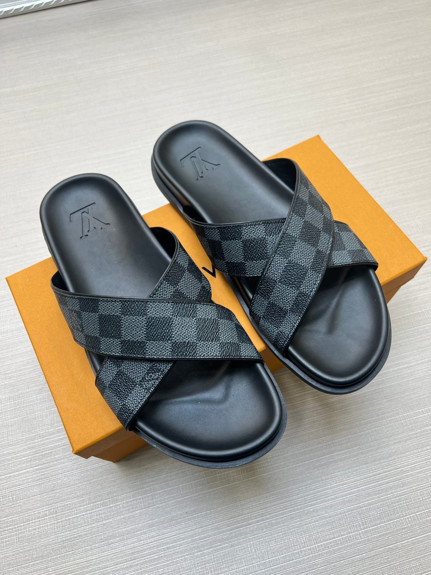 54E59ZDE Stylish slippers