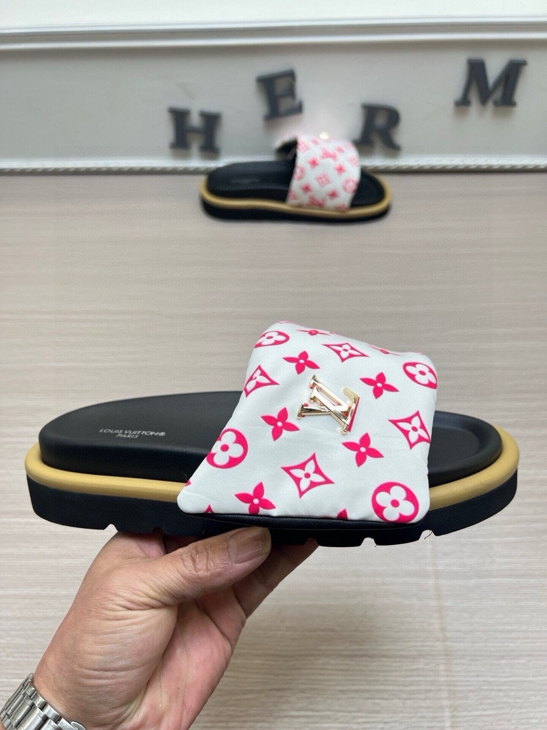 5QE10ZDE Stylish Slippers