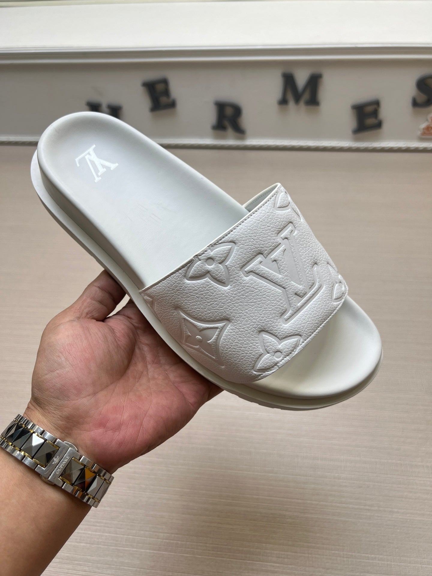 54E3ZDE Stylish slippers