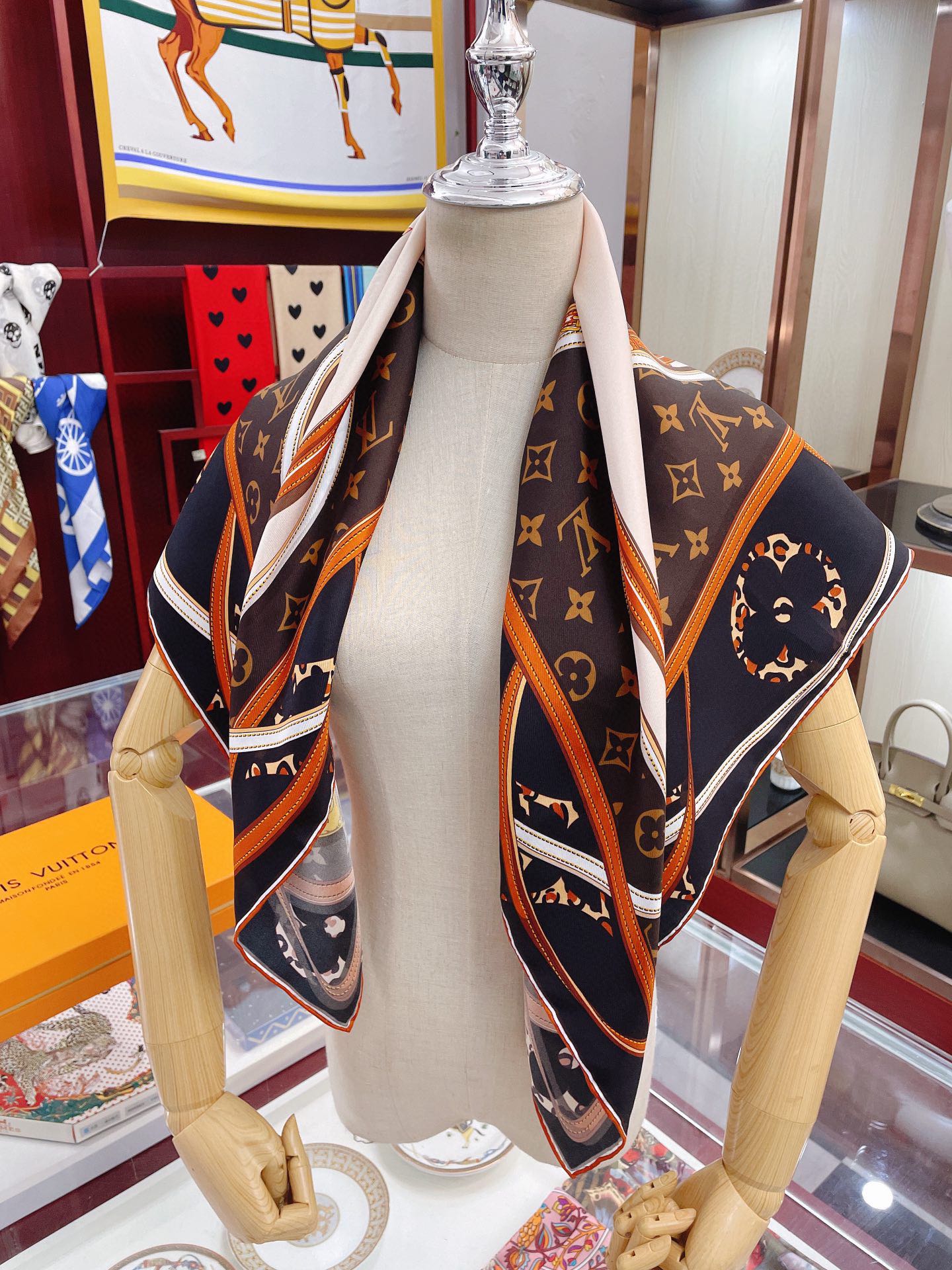 155NE6WDE Stylish Silk Scarve