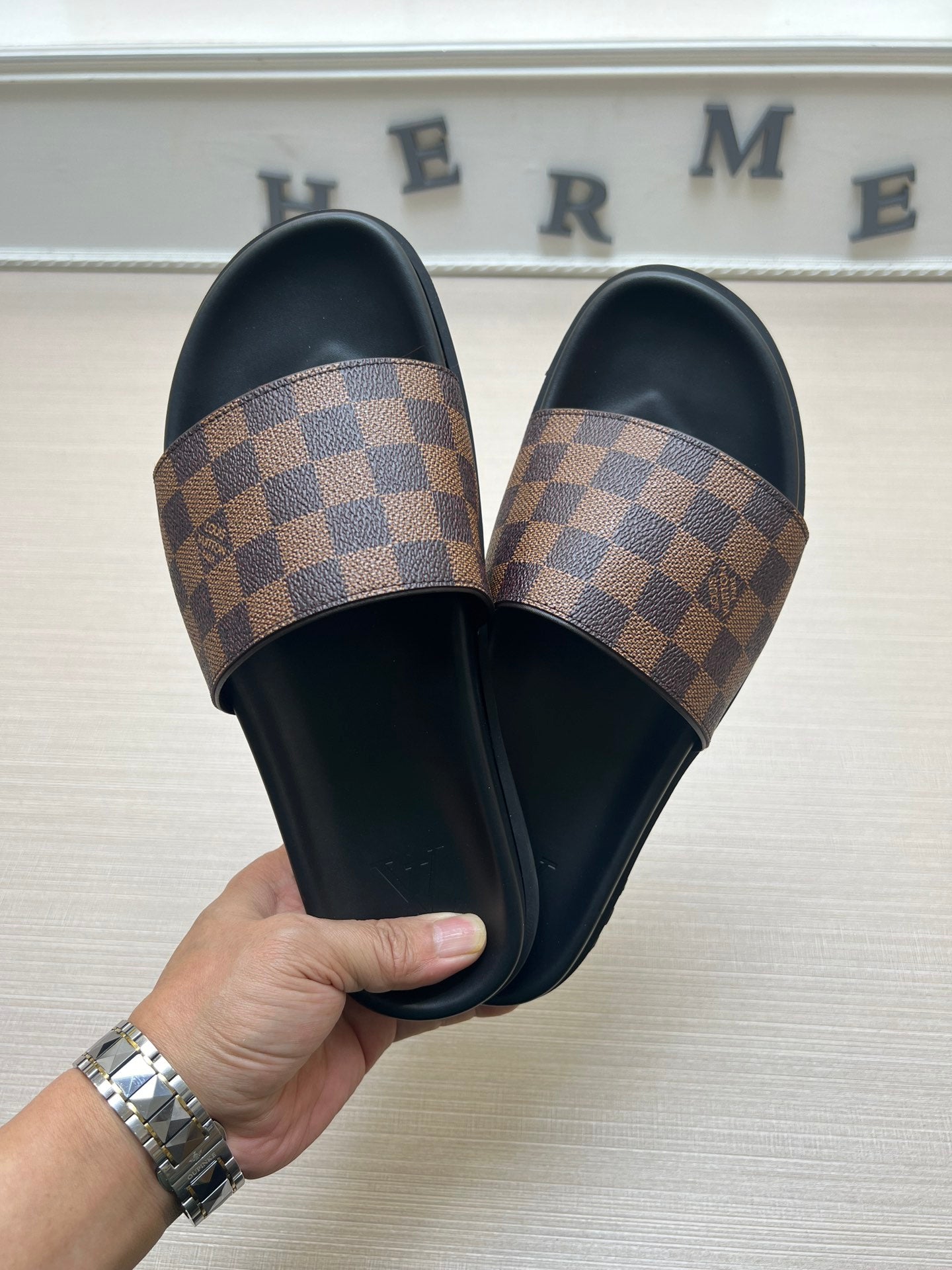 54E60ZDE Stylish slippers