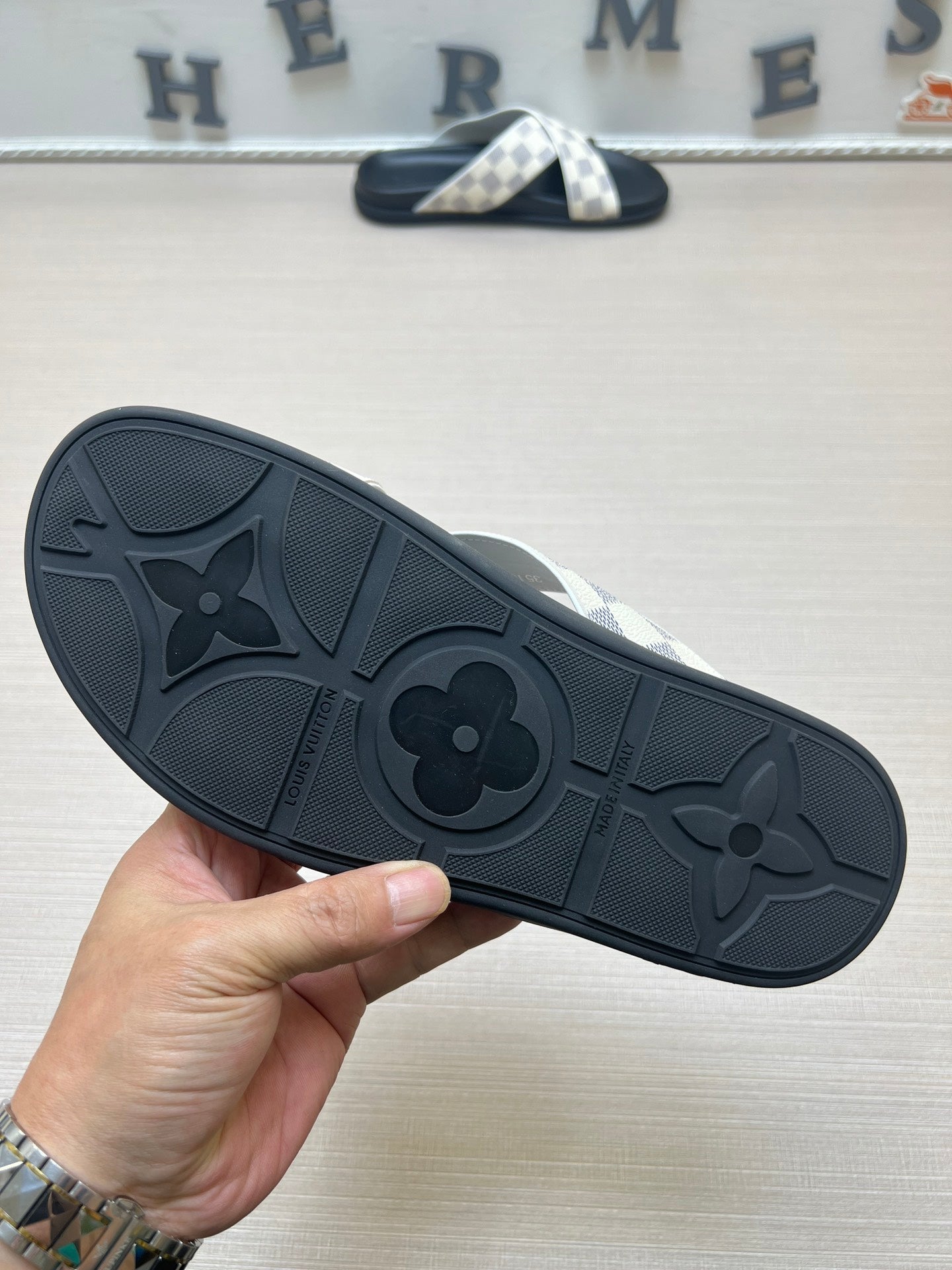 54E61ZDE Stylish slippers