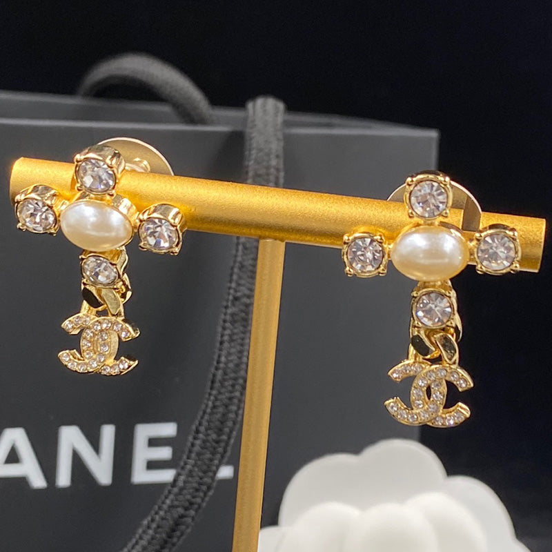 1YC40EDE Stylish Earrings