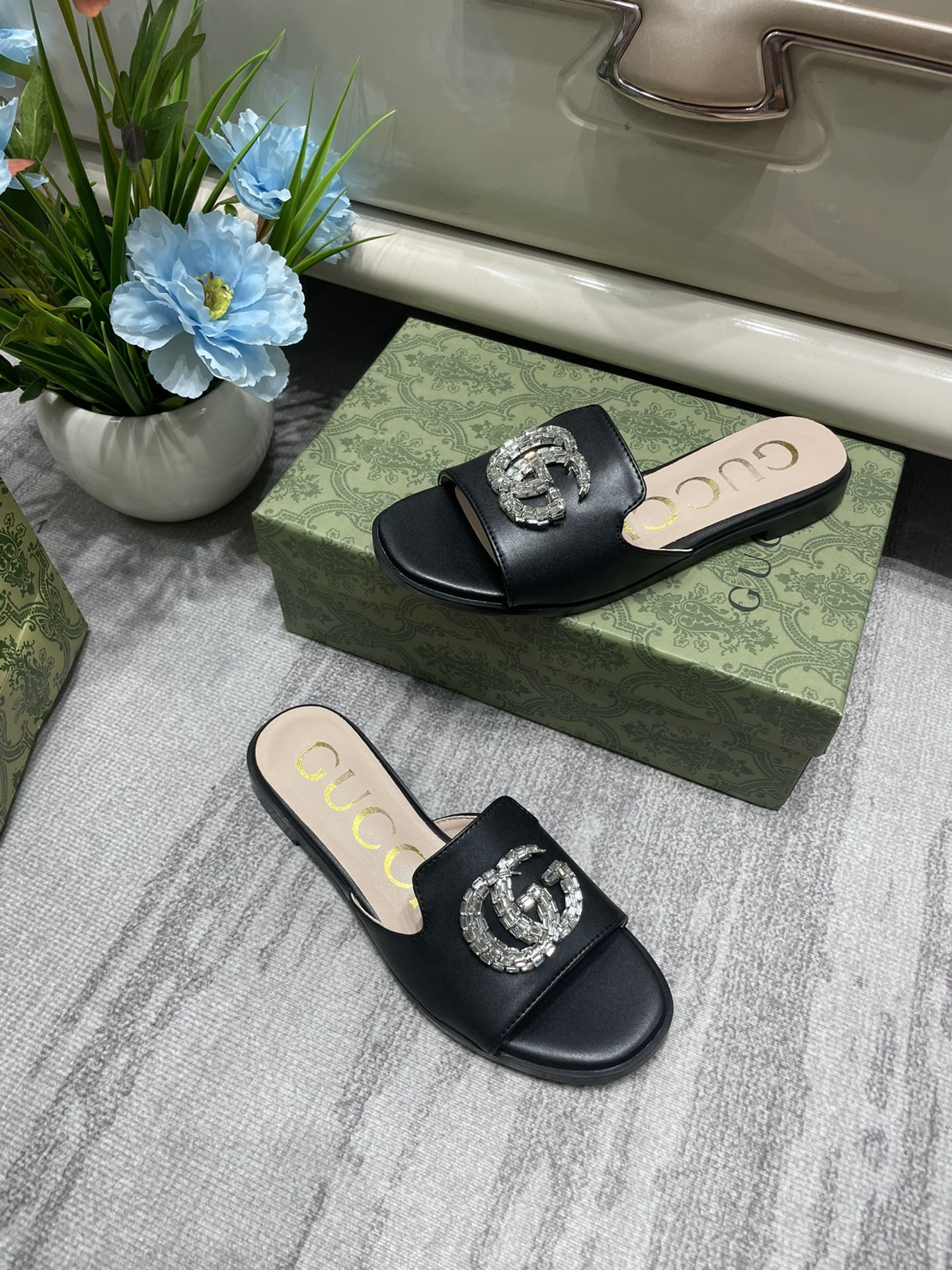14B30ZDE Stylish slippers