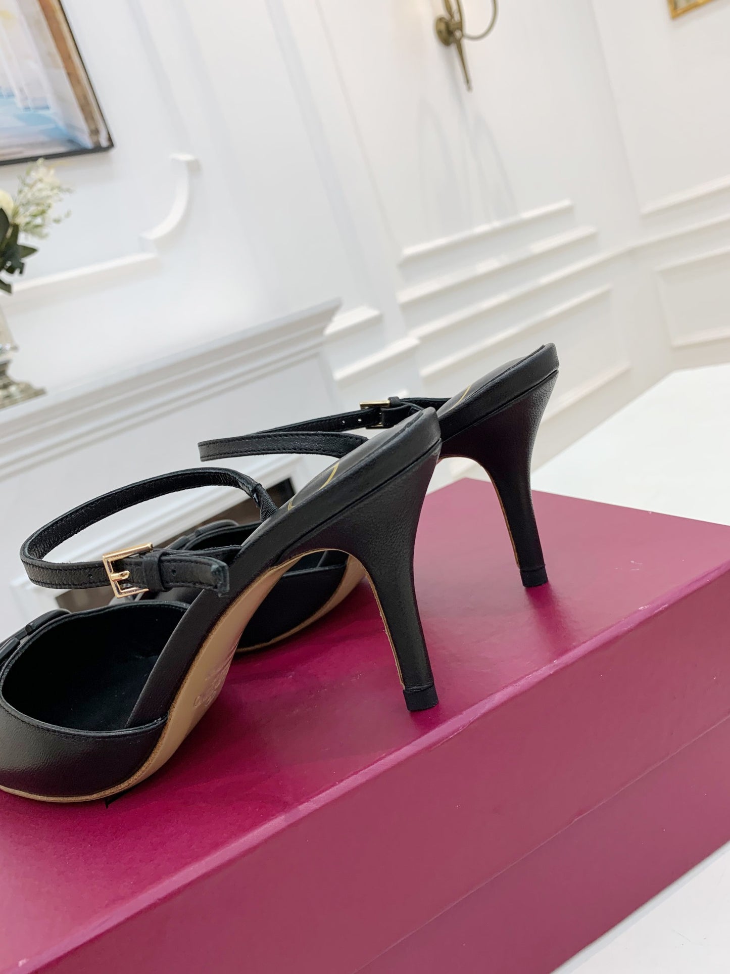 2YVL28ZDE Stylish leather High heels