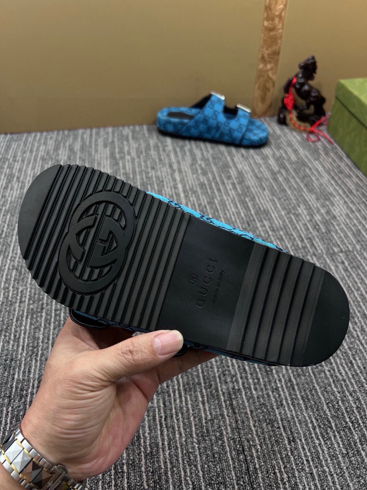 5QB17ZUE Popular shoes