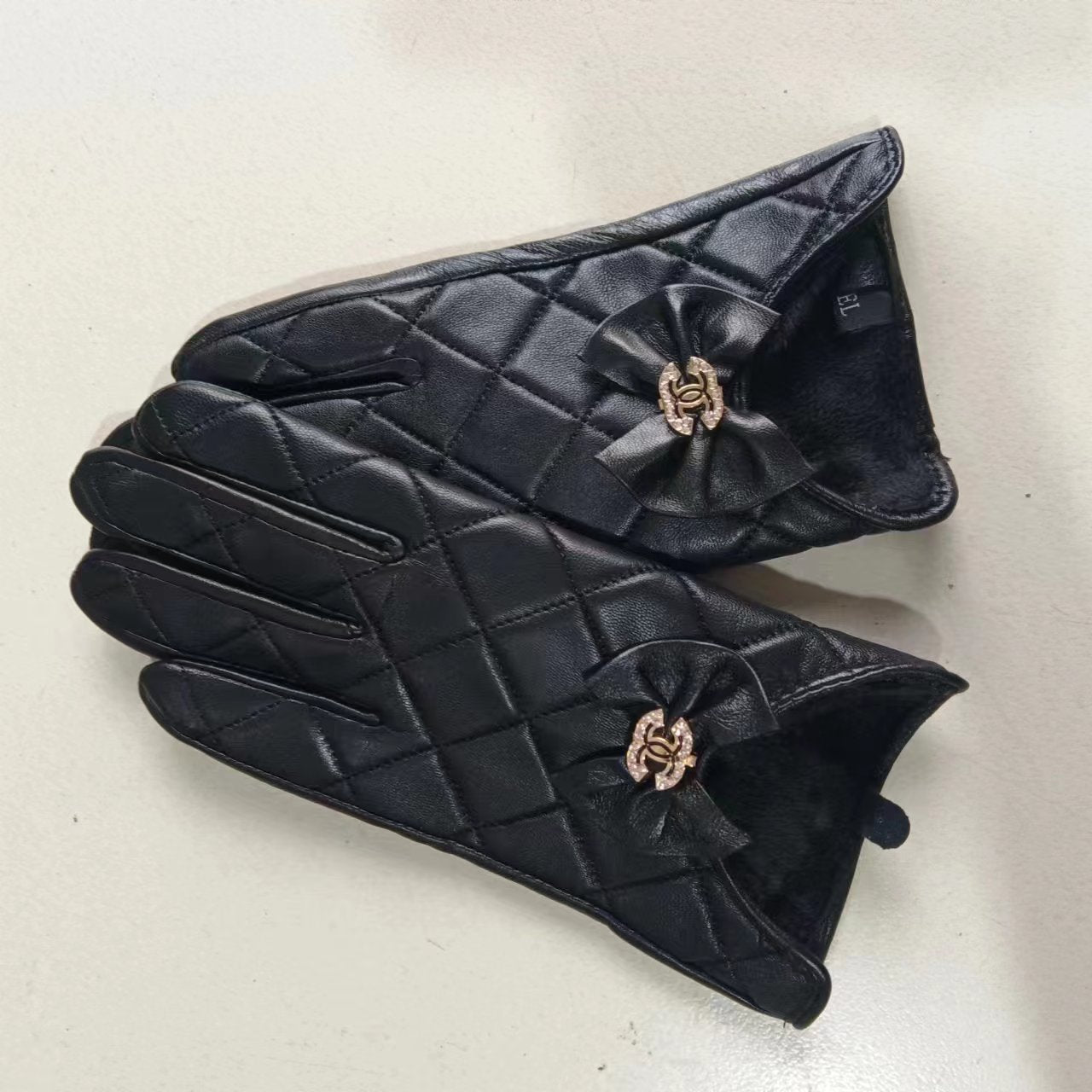 24C86SDE Stylish gloves