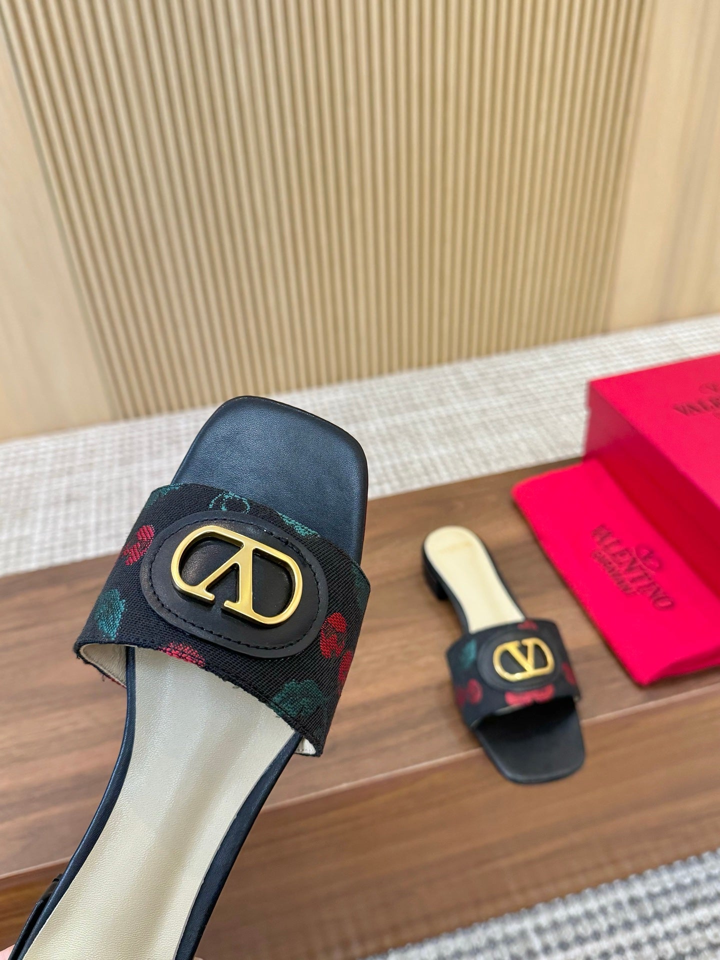 255QVL32ZDE Stylish leather shoes