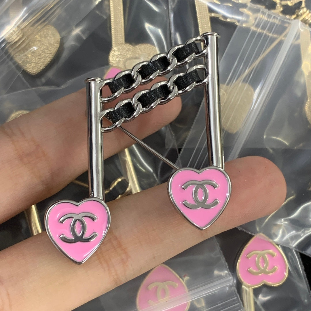 84C6XDE Stylish Brooch