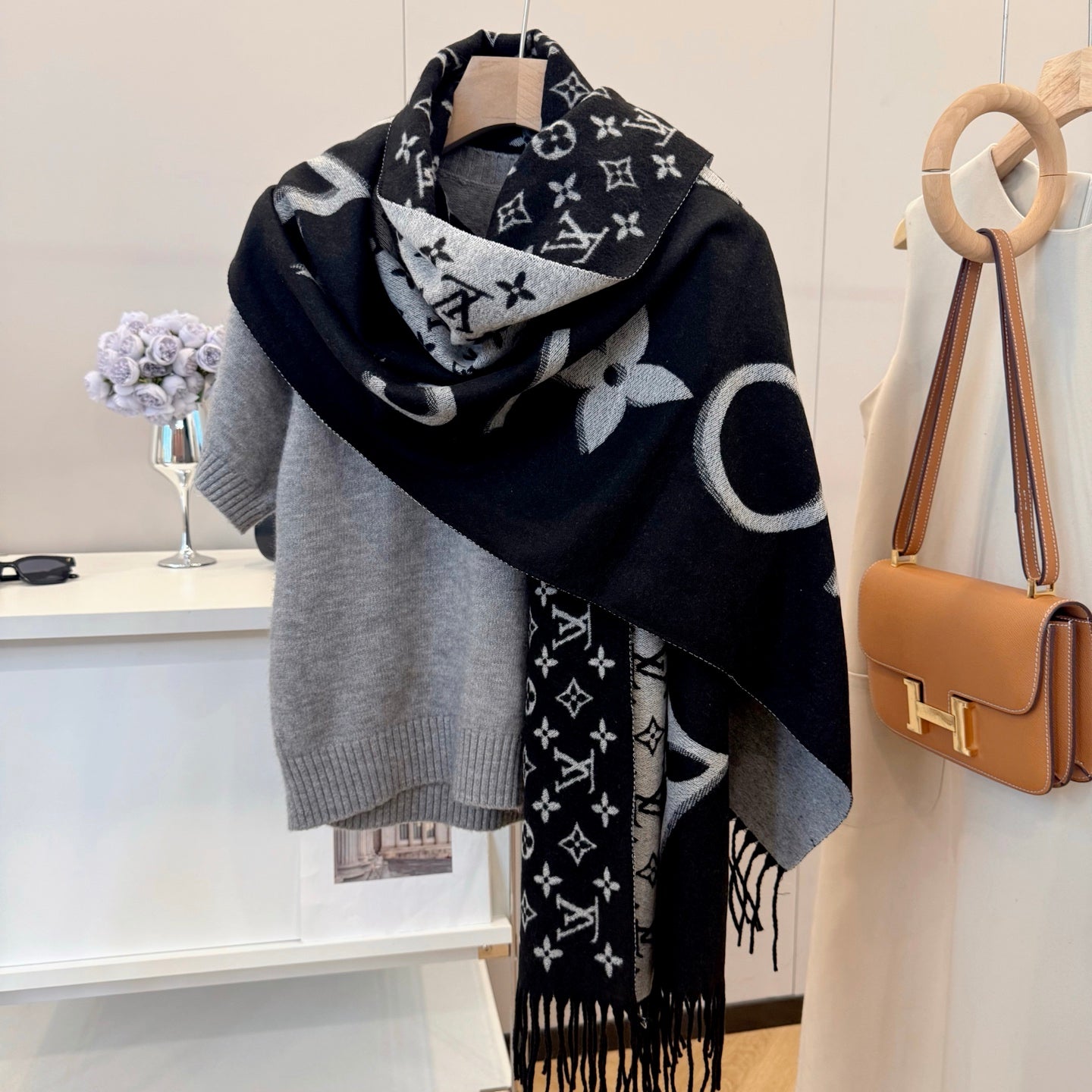 185ZE71WDE Stylish Winter Scarves