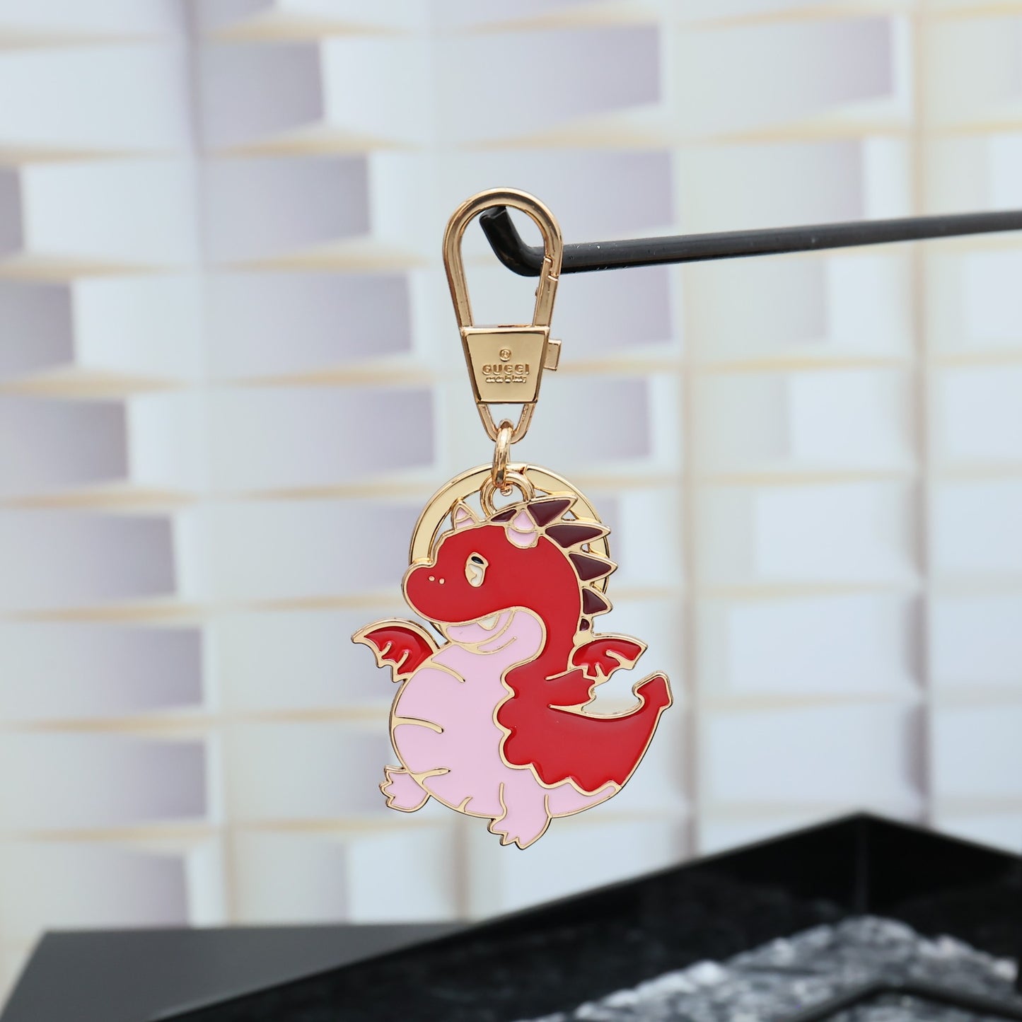 14B19ADE Stylish key closure