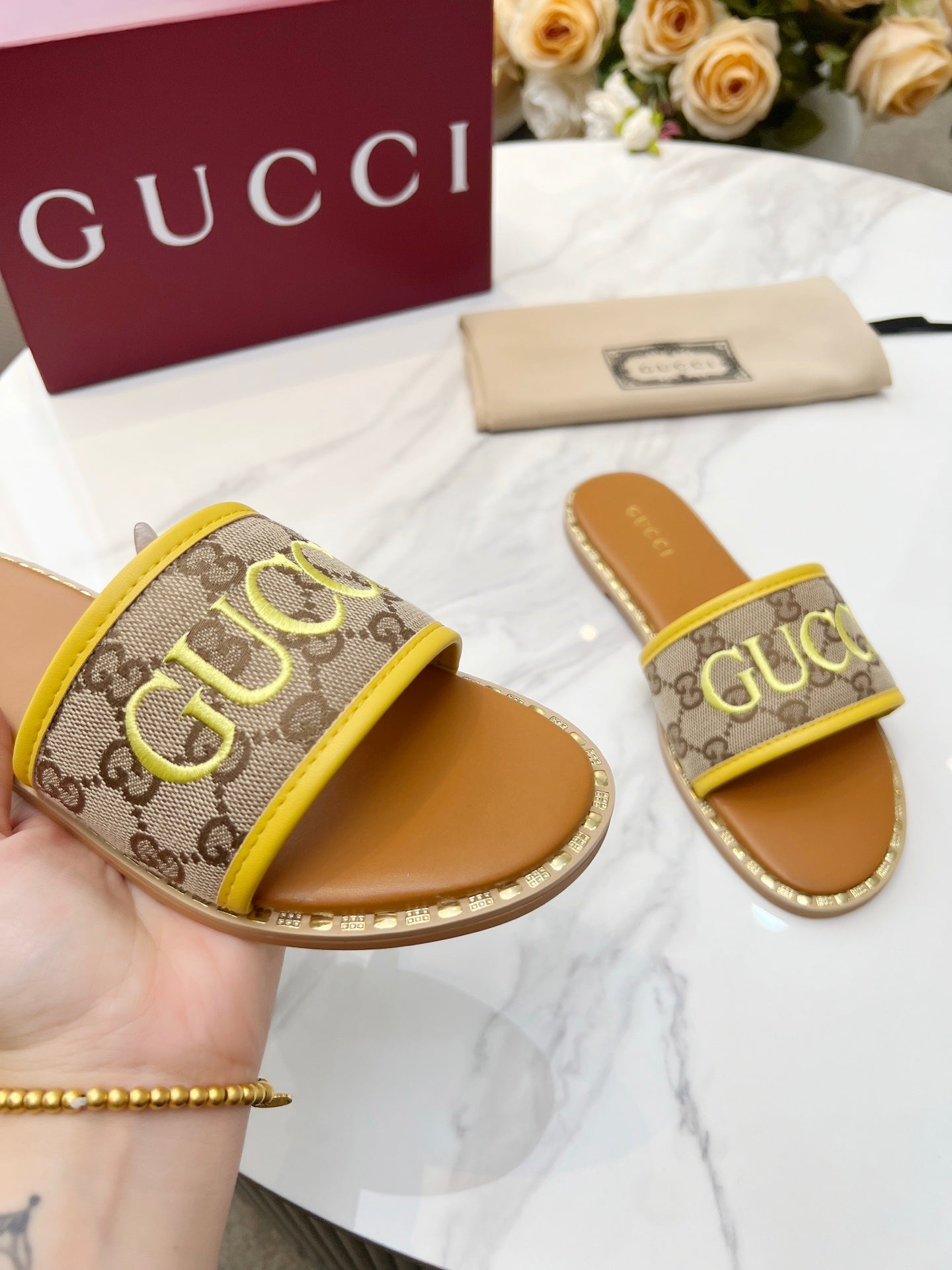 255QB29ZDE Stylish leather Slippers