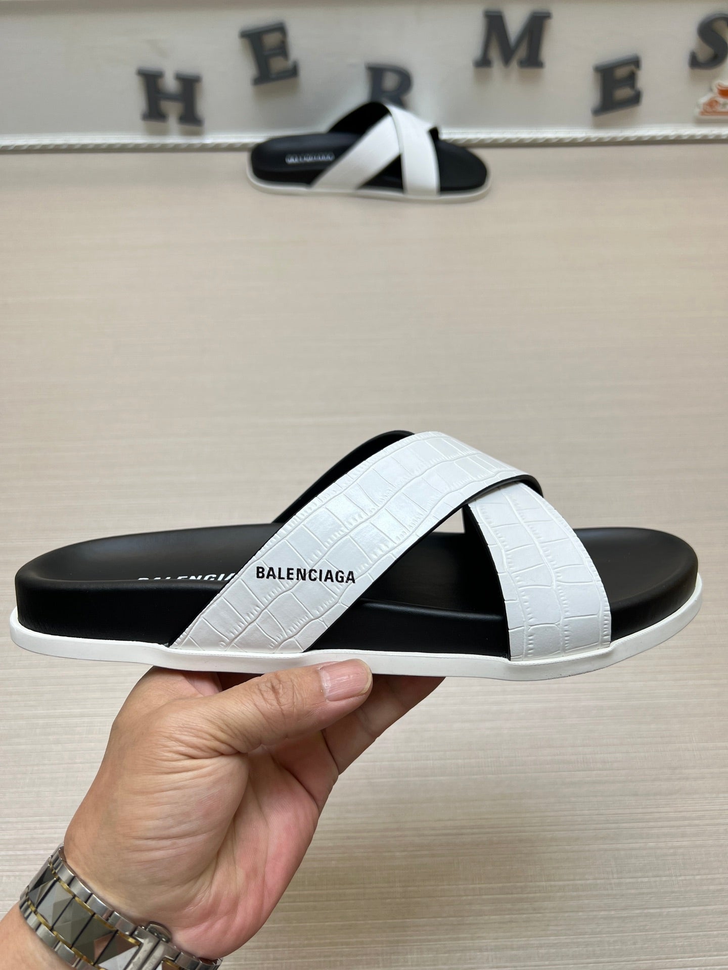 54J97ZDE Stylish slippers