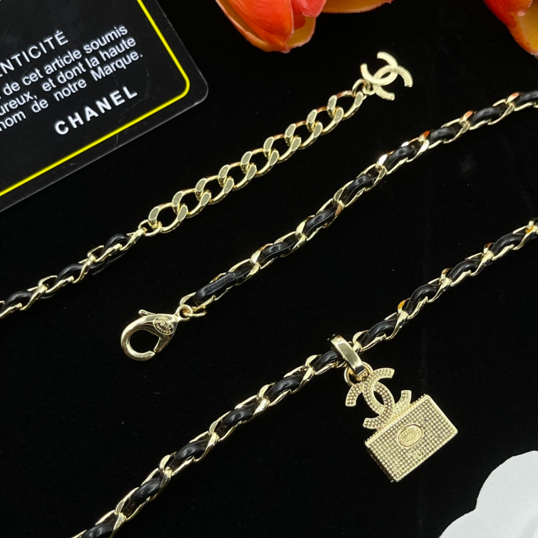 14C920XDE Stylish Necklaces
