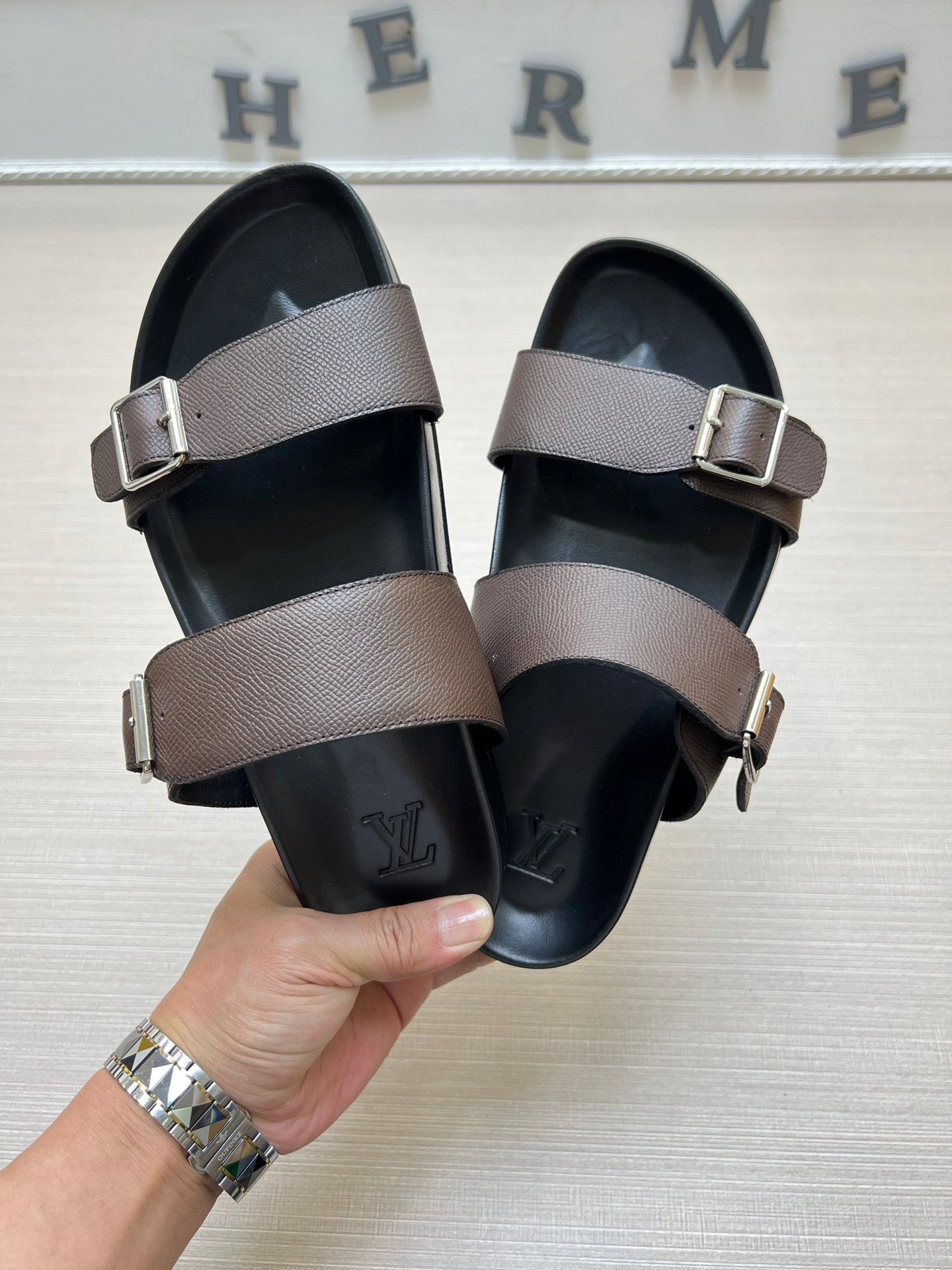 54E87ZDE Stylish slippers
