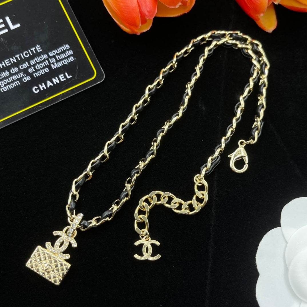 14C920XDE Stylish Necklaces