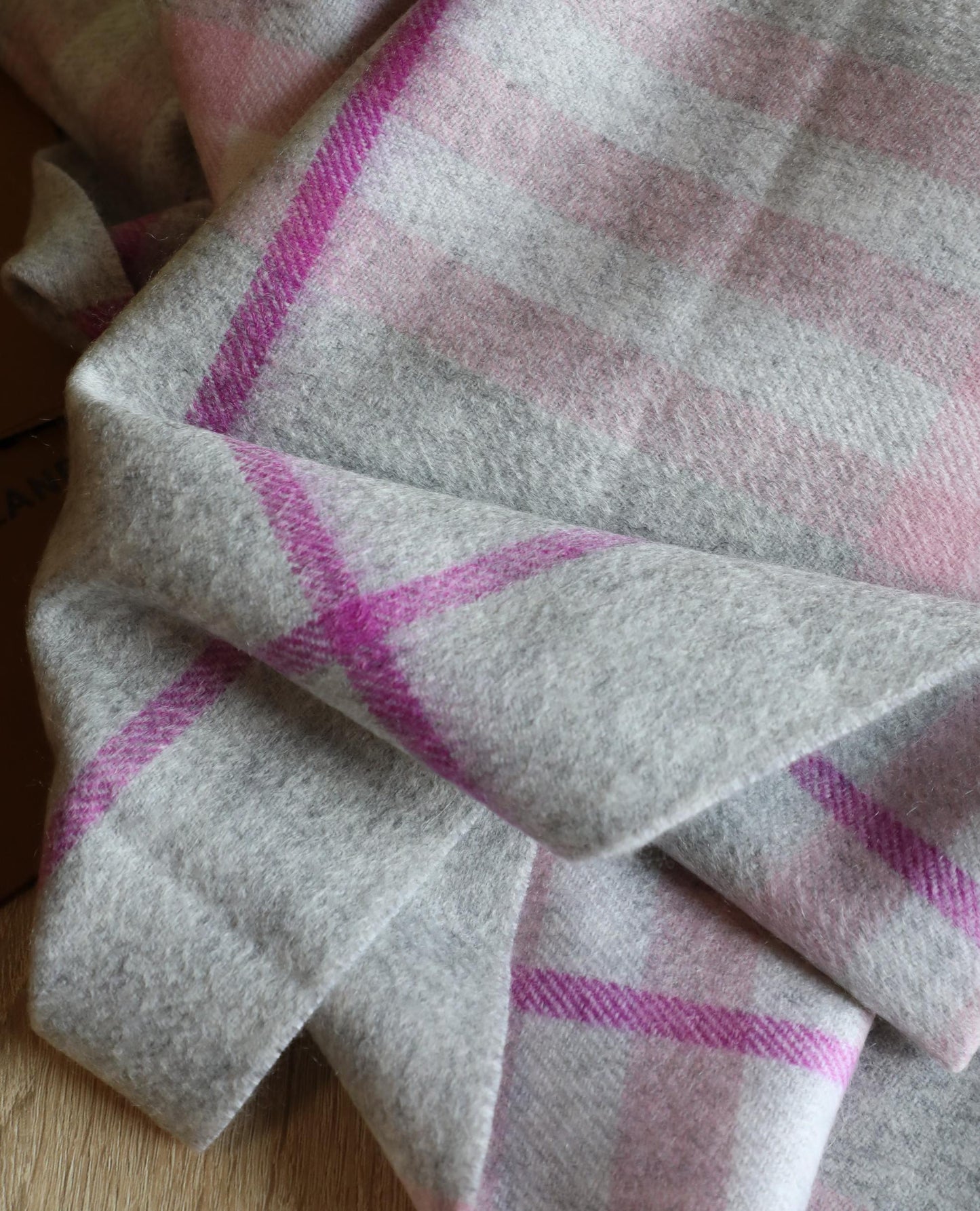 185ZR2WDE Stylish Winter Scarves