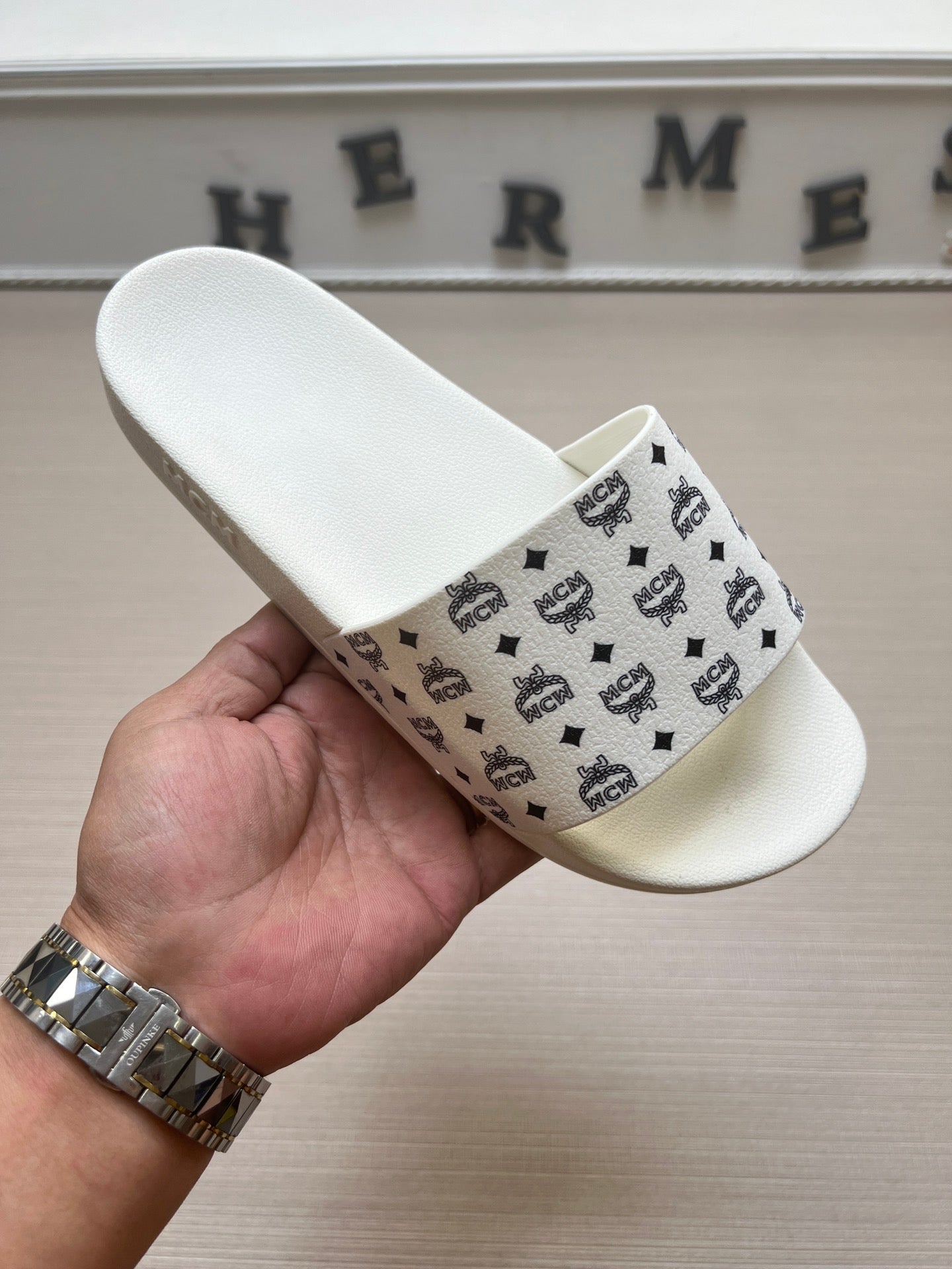 54M46ZDE Stylish slippers