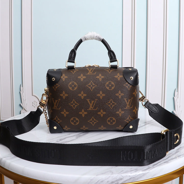 1E33BDE Stylish leather bag