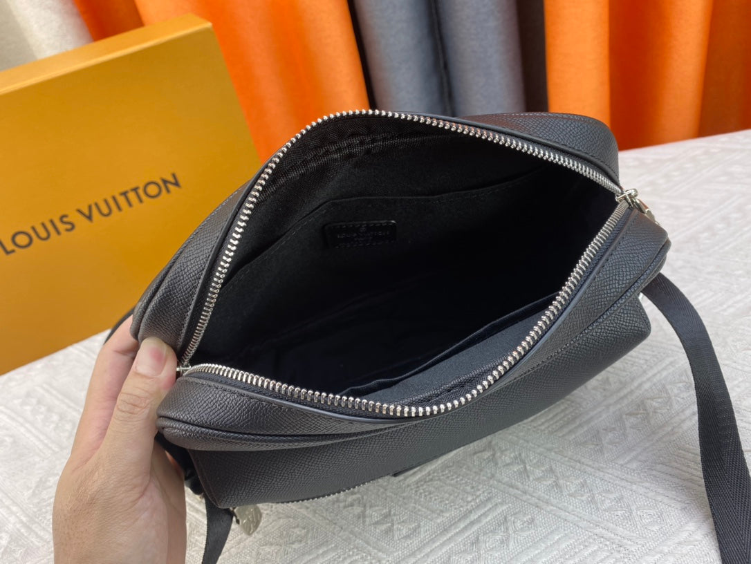 2XE261BDE Stylish leather bag