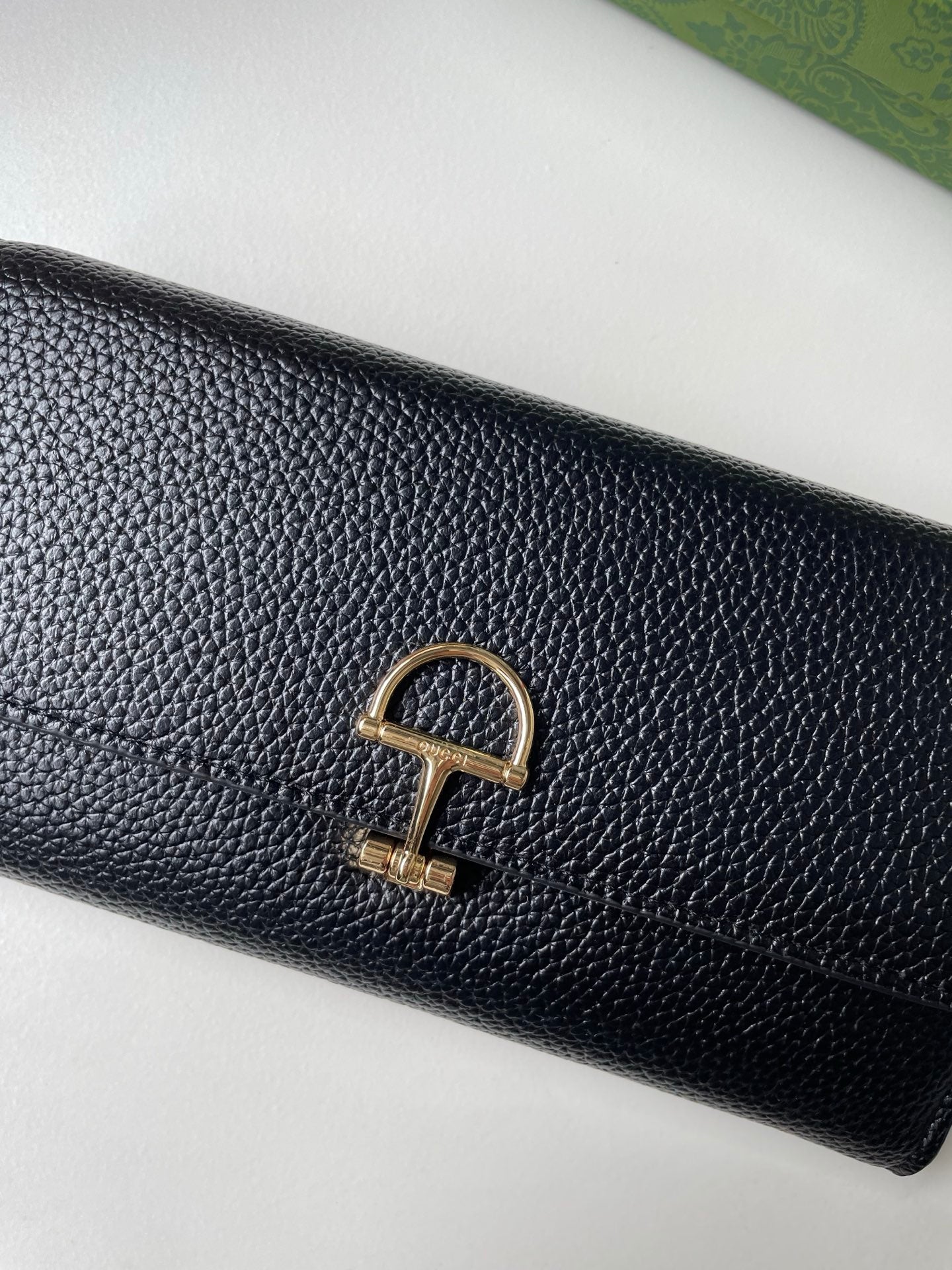 15RB72BDE Stylish leather bag