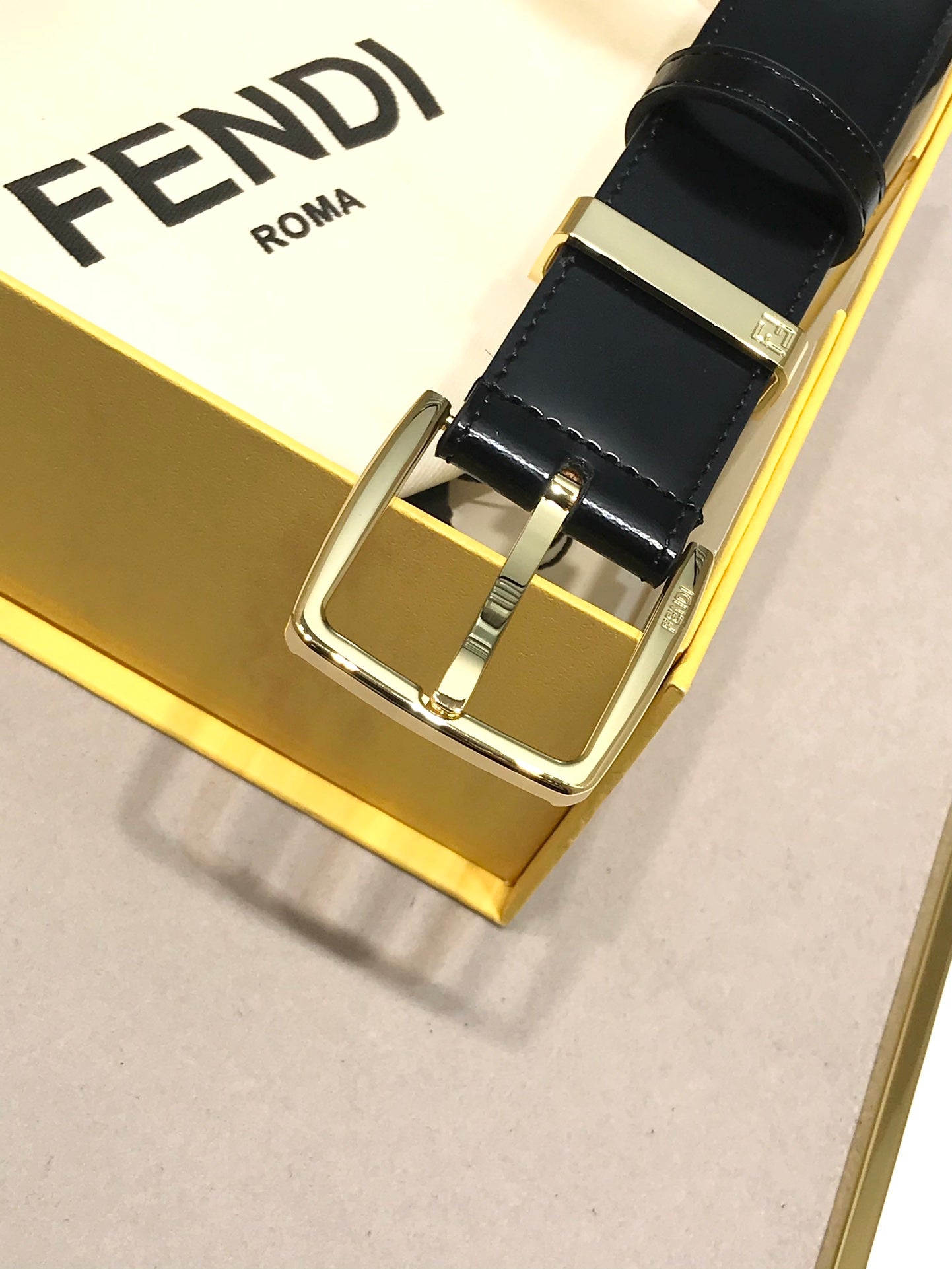 14F93PDE Stylish High quality belt With full package