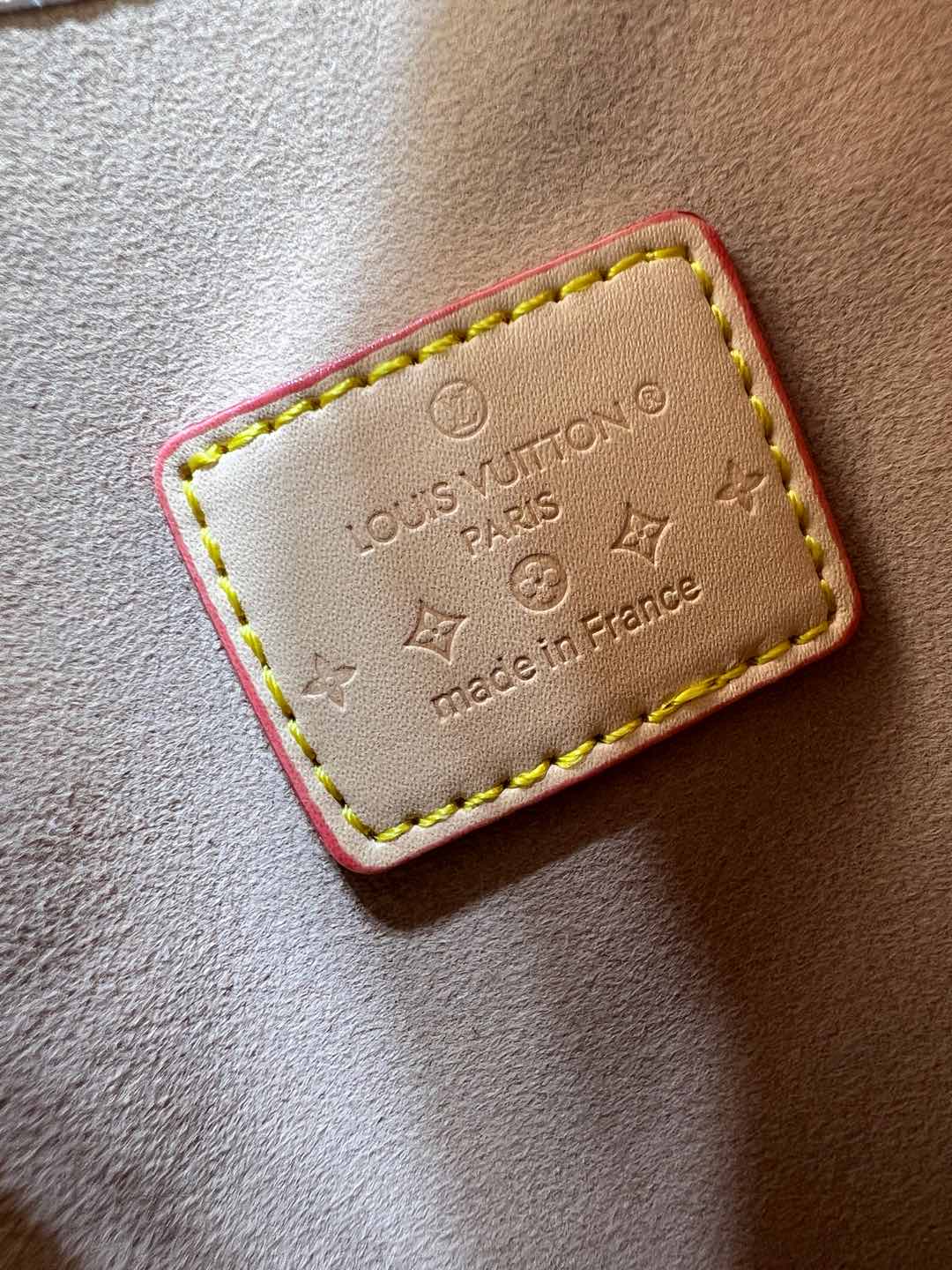 2WE43BDE Stylish leather bag